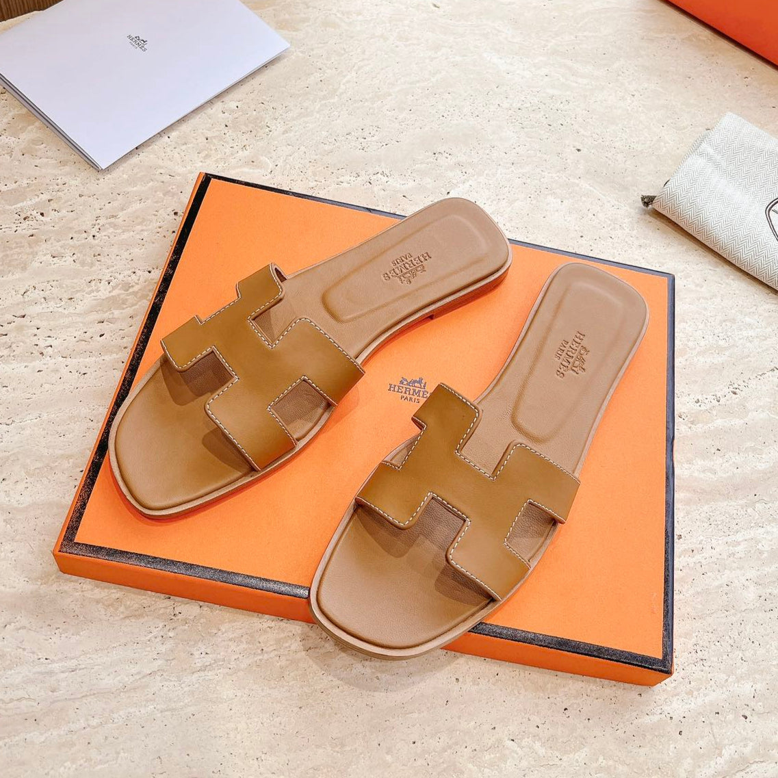 HM 25 Oran Sandal Gold Calfskin