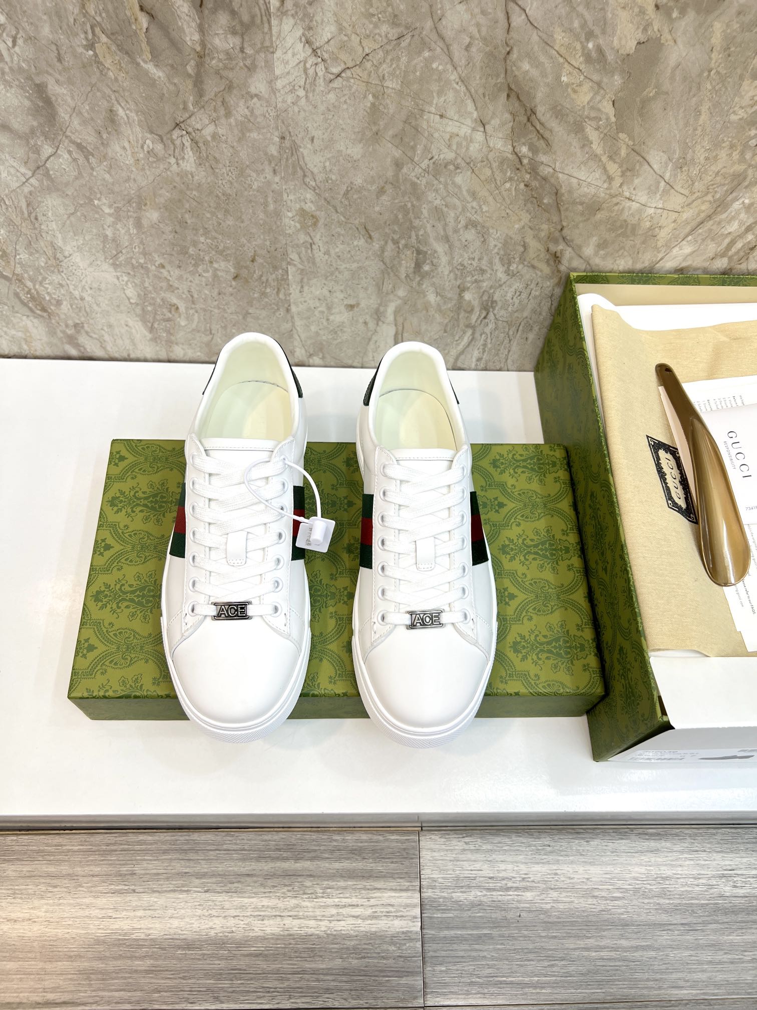 GG Men's ACE Sneaker White Calfskin 525955