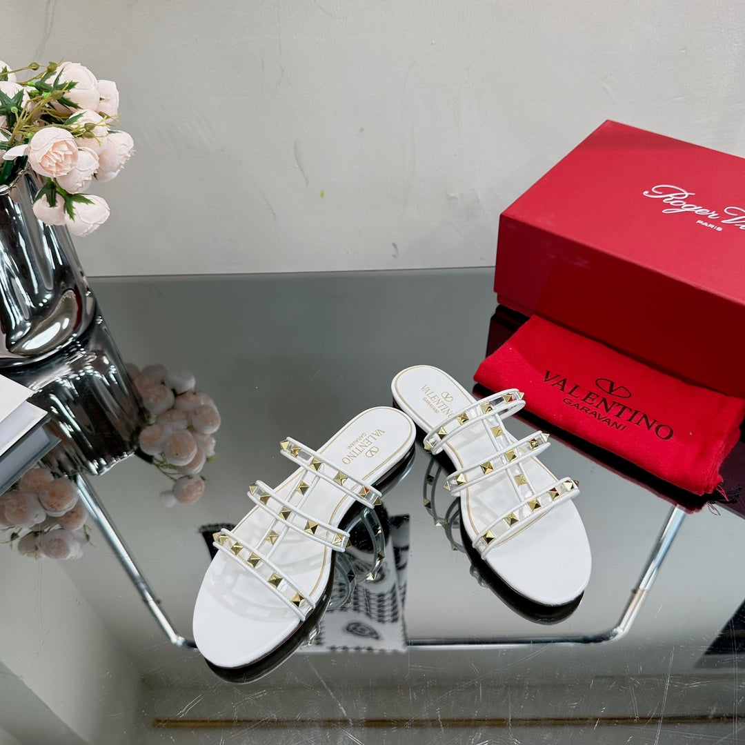 VT 25 Rockstud Flat Sandals White PVC Sheepskin 331947