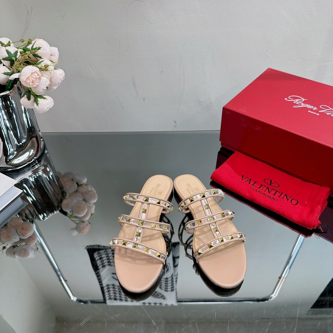 VT 25 Rockstud Flat Sandals Beige PVC Sheepskin