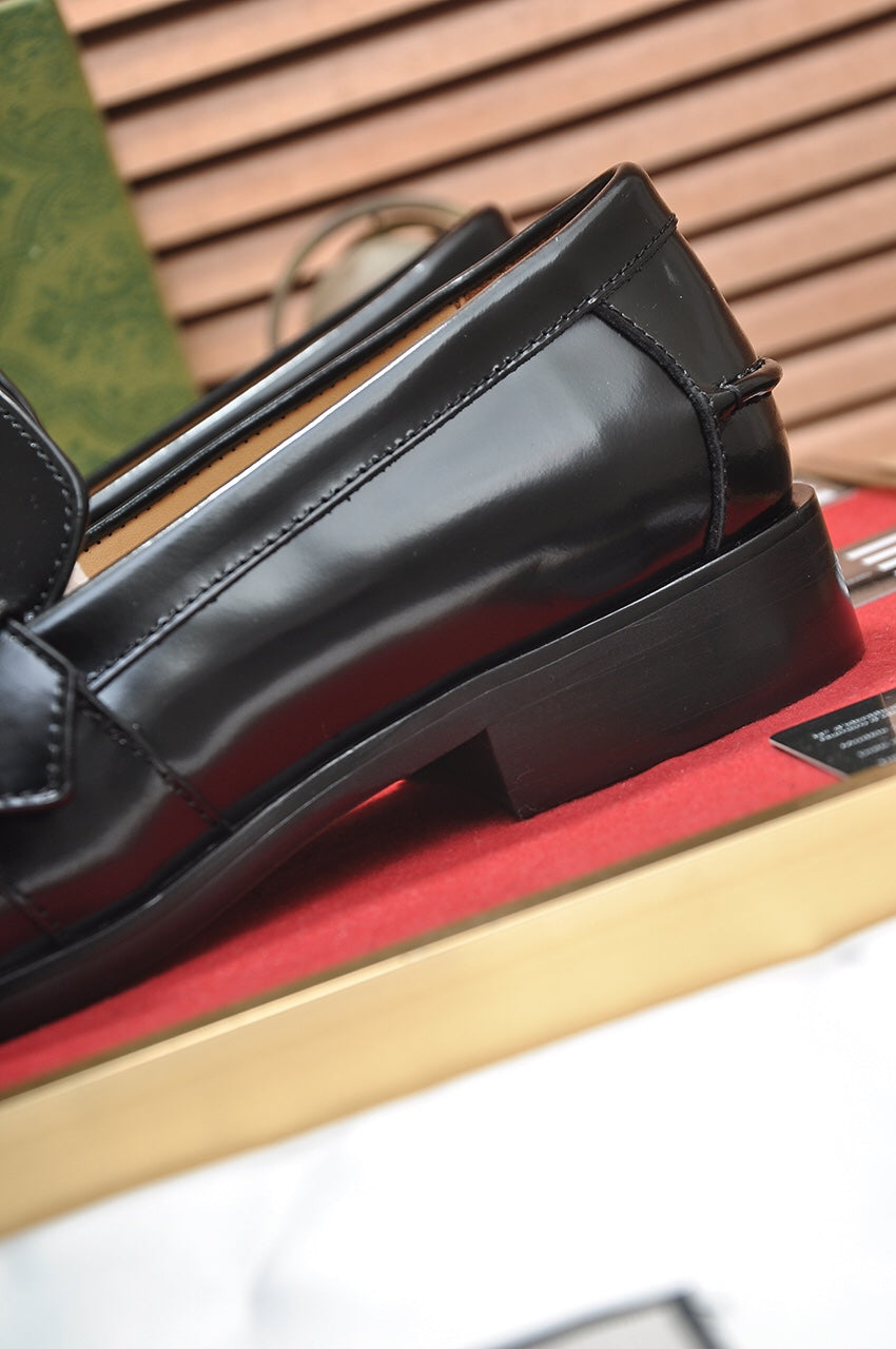 GG Men's Loafer Black Cowhide 560953