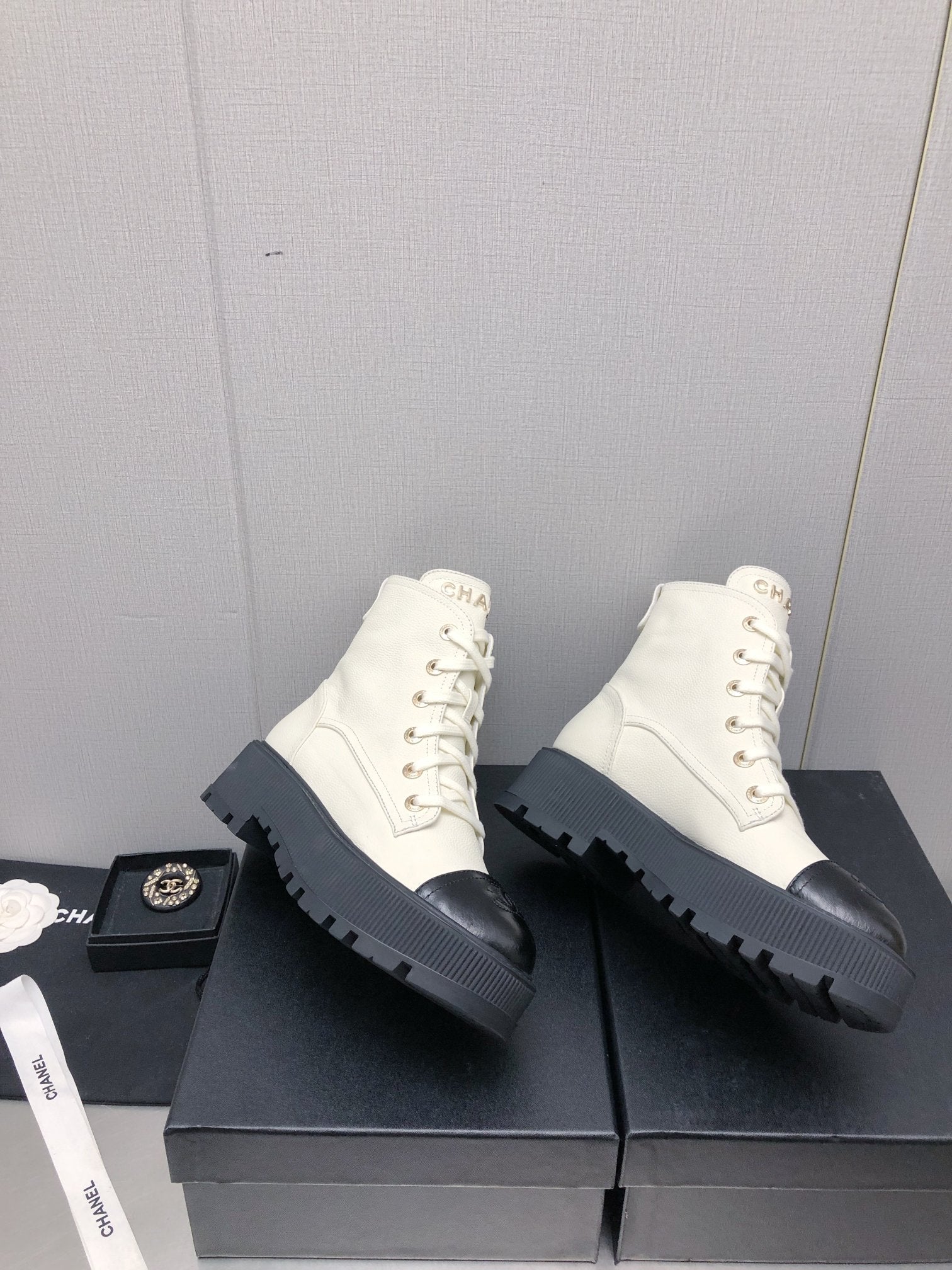 MARTIN SHORT BOOTS WHITE MIX BLACK LAMBSKIN