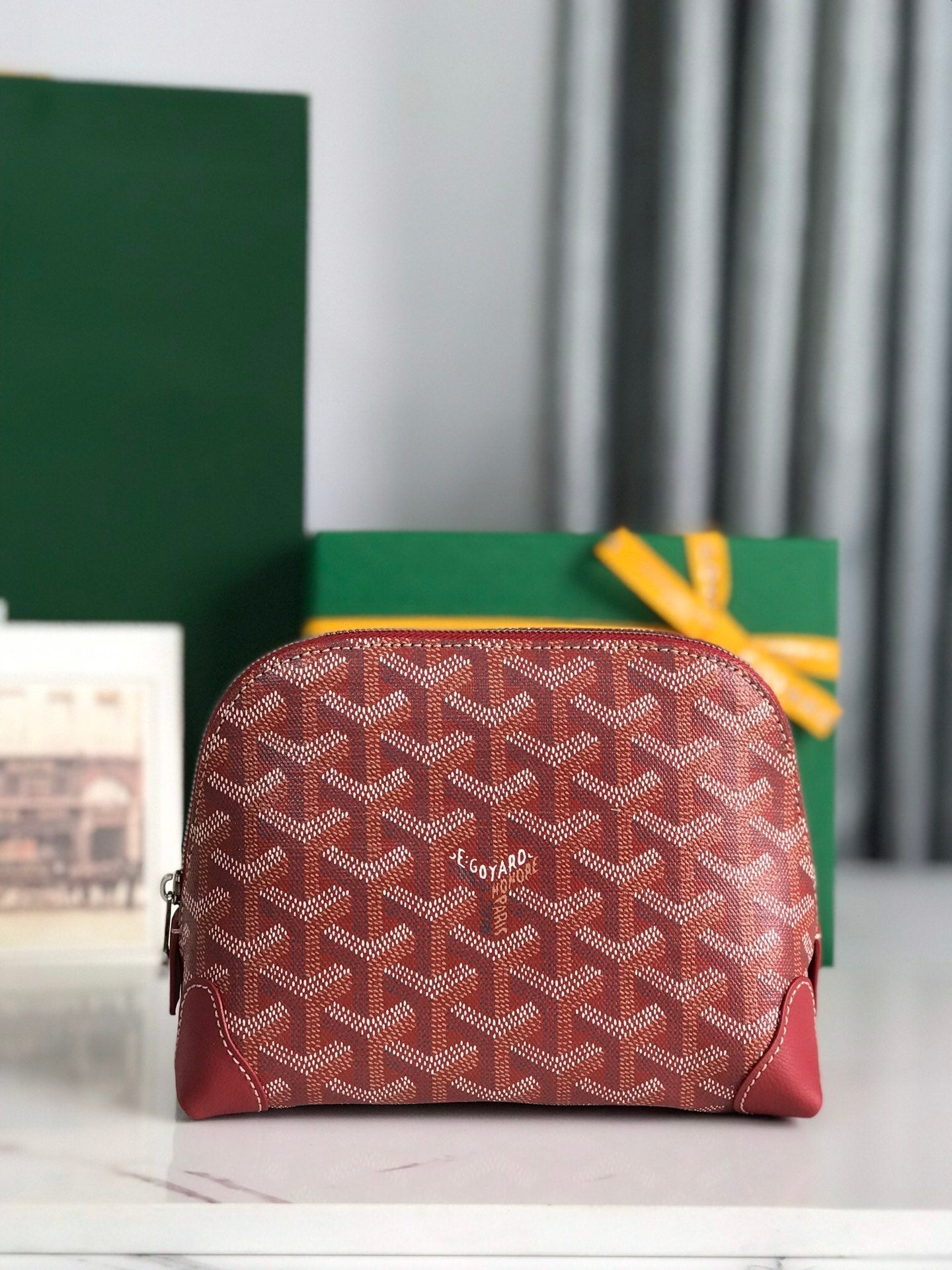 VENDÃ”ME COSMETIC POUCH 17 IN CLASSIC RED GOYARDINE CANVAS AND CALFSKIN TRIM