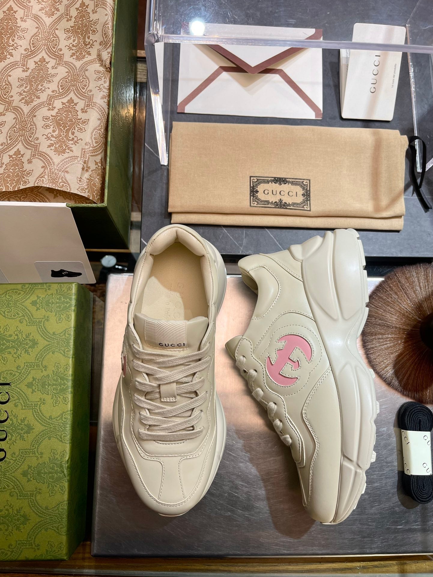 GG Men's Rhyton Sneaker Milk White Pink Calfskin 524491