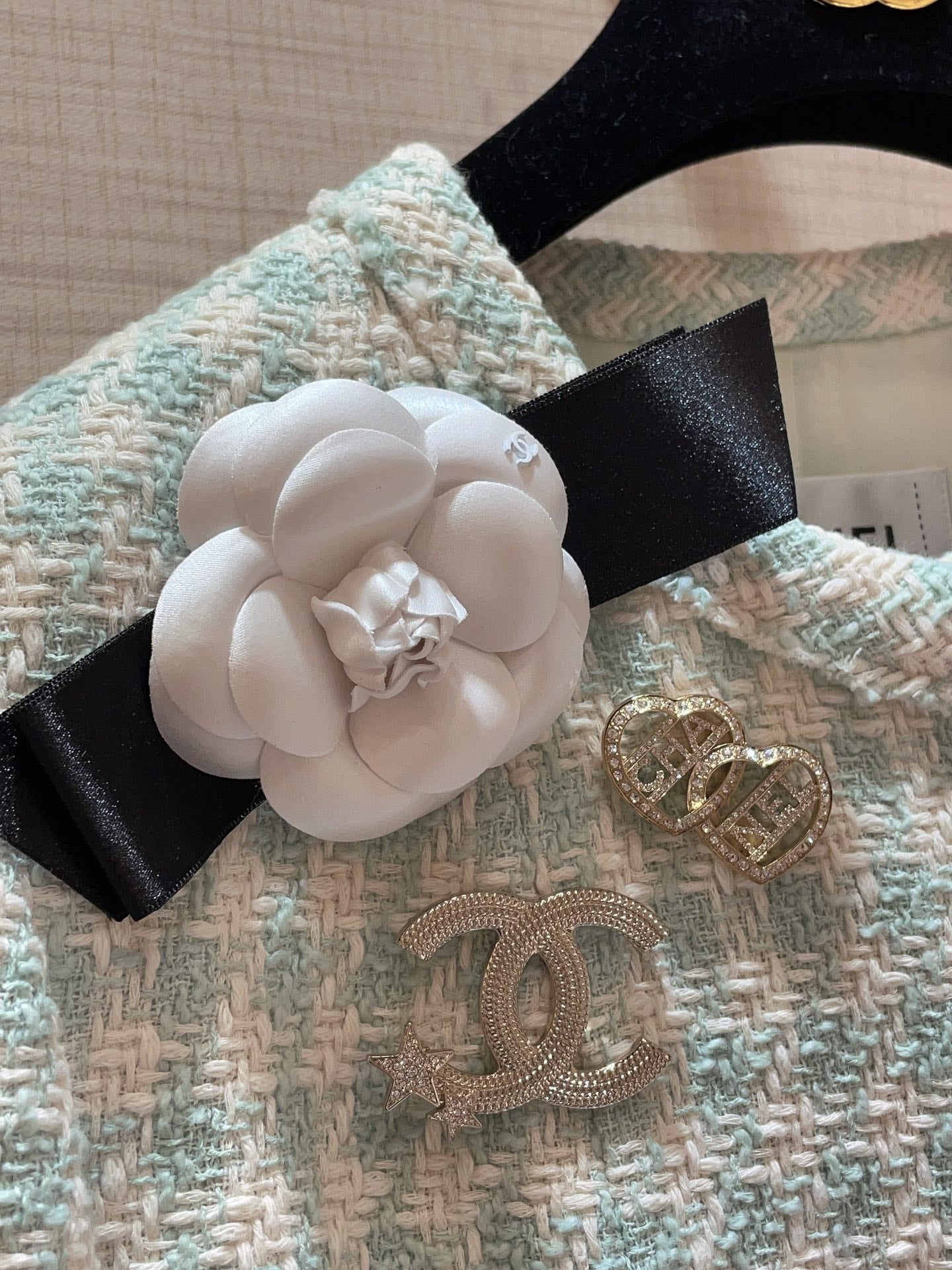 CC Brooch Light Gold 161773