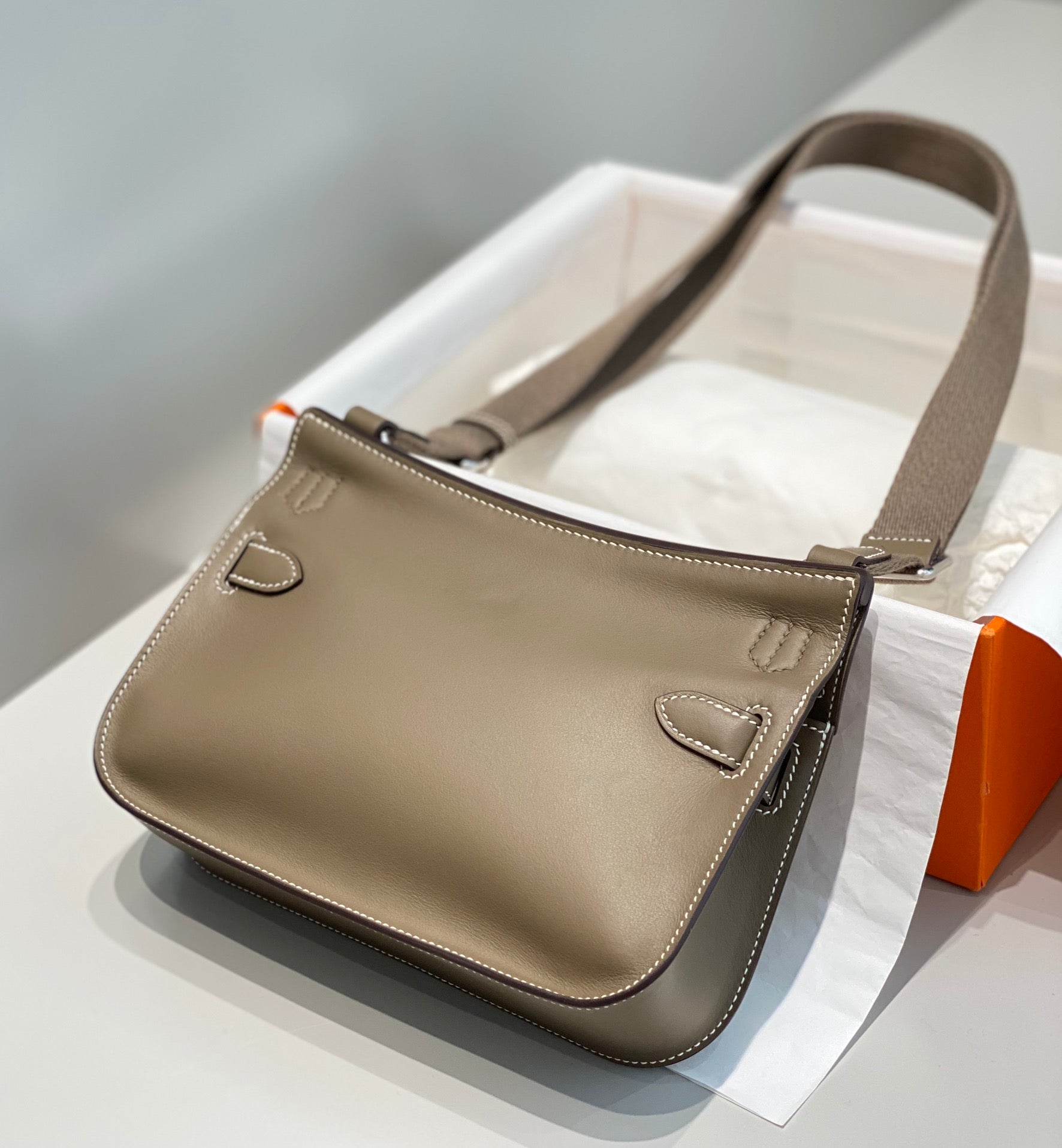 KELLY 23CM JYPSIERE BROWN LEATHER CROSSBODY BAG SHW