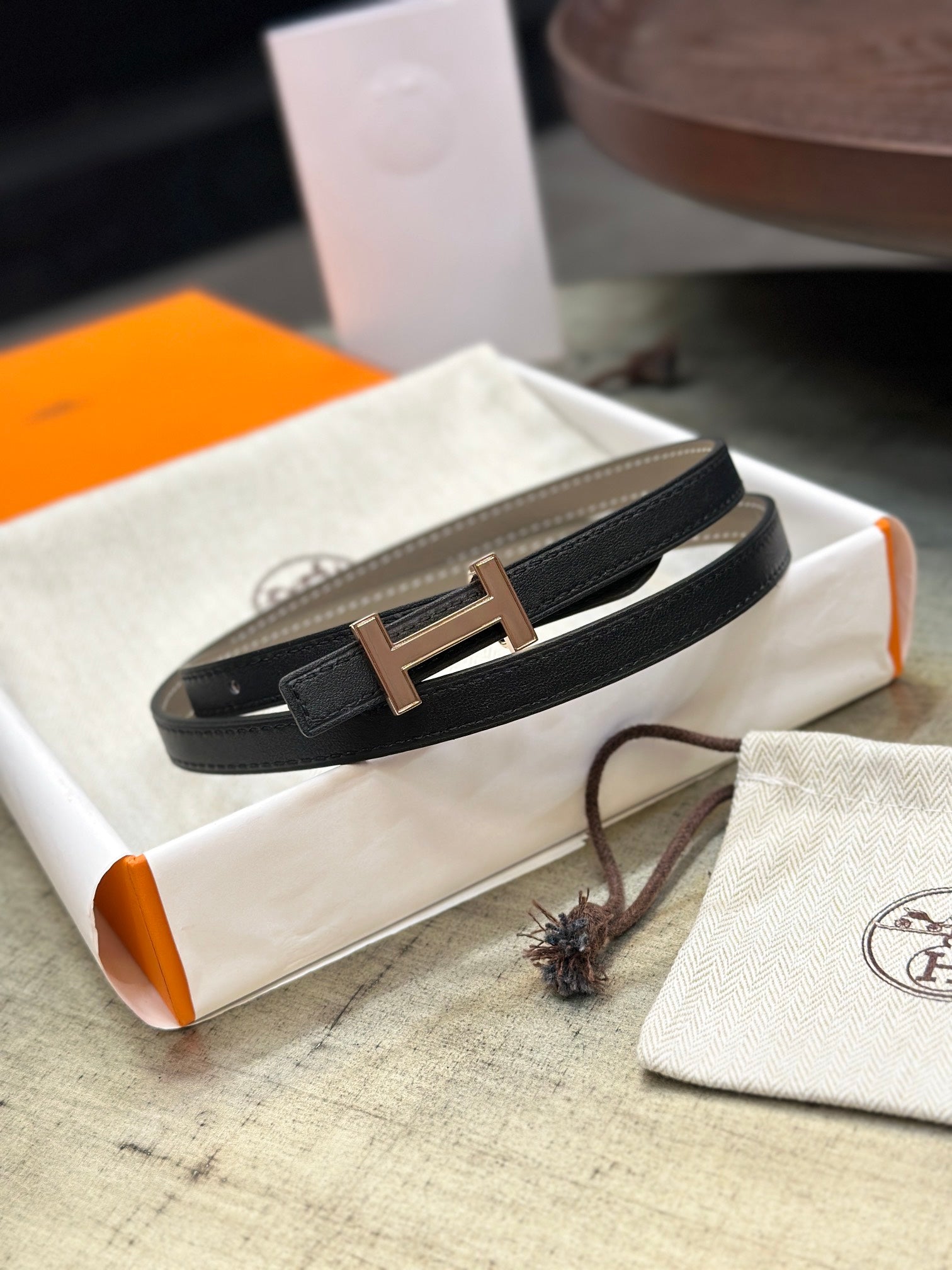 HM FOCUS BUCKLE & REVERSIBLE BLACK AND CAMEL BROWN LEATHER STRAP 13MM COPPER HARDWARE