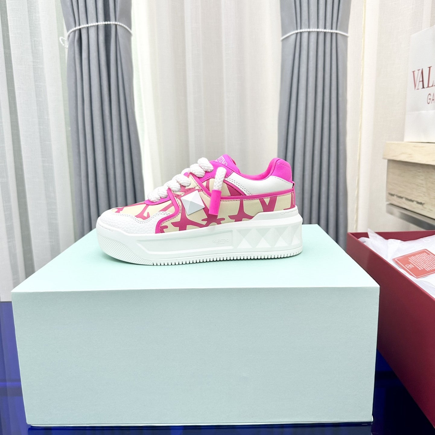 One Stud Xl Sneaker Pink White Nappa Leather And Toile Iconographe