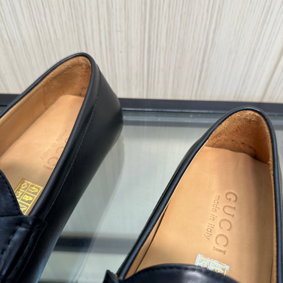 GG Men's Interlocking G Loafer Black Cowhide 165489