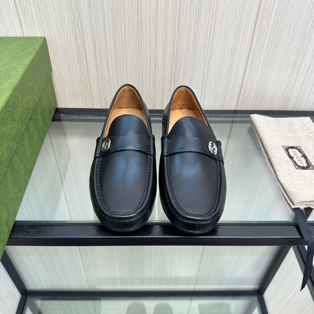GG Men's Interlocking G Loafer Black Cowhide 165489