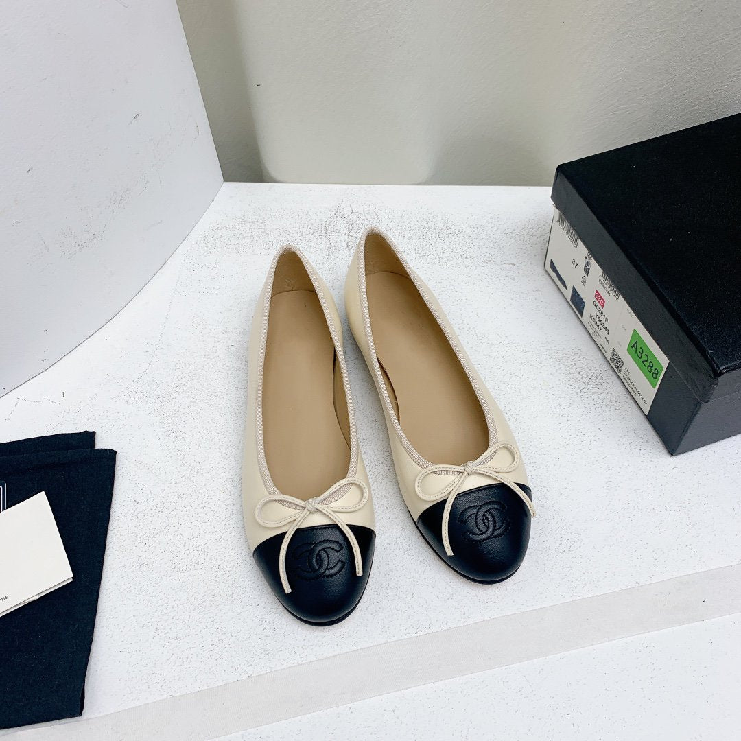 ballet flat light beige black lambskin