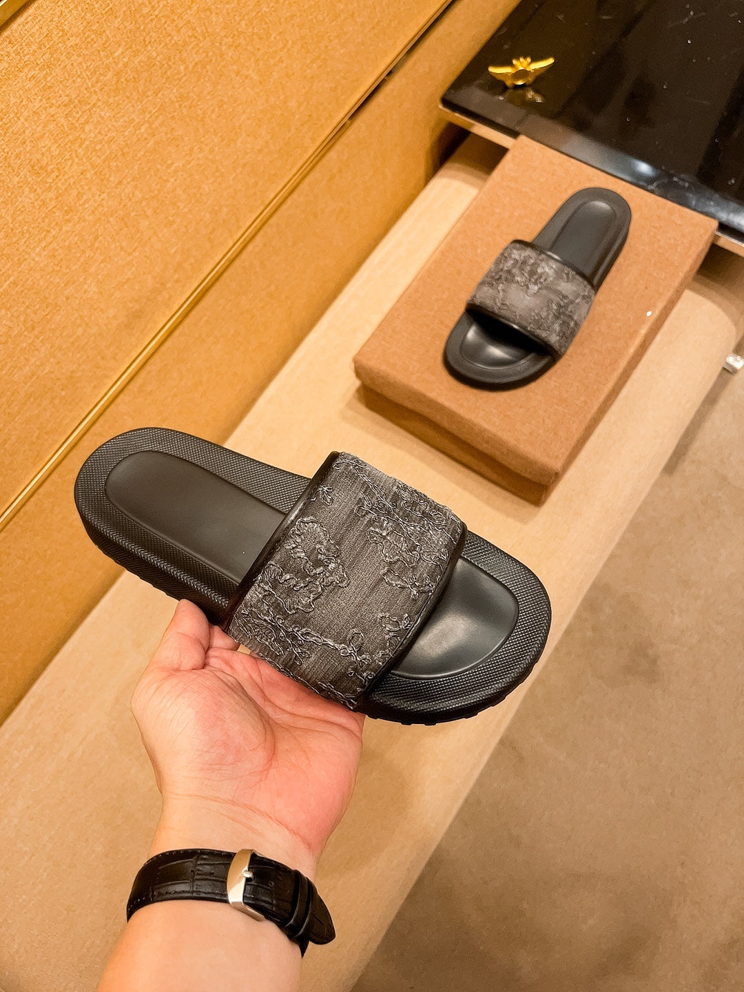 GG Men's Slide Black Calfskin 709745