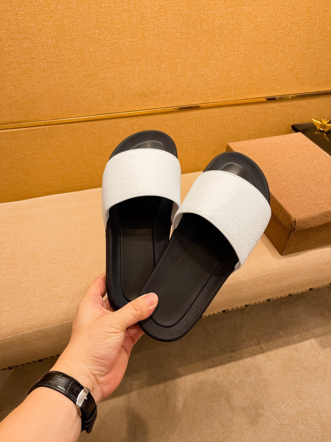 GG Men's Slide White Cowhide 709746