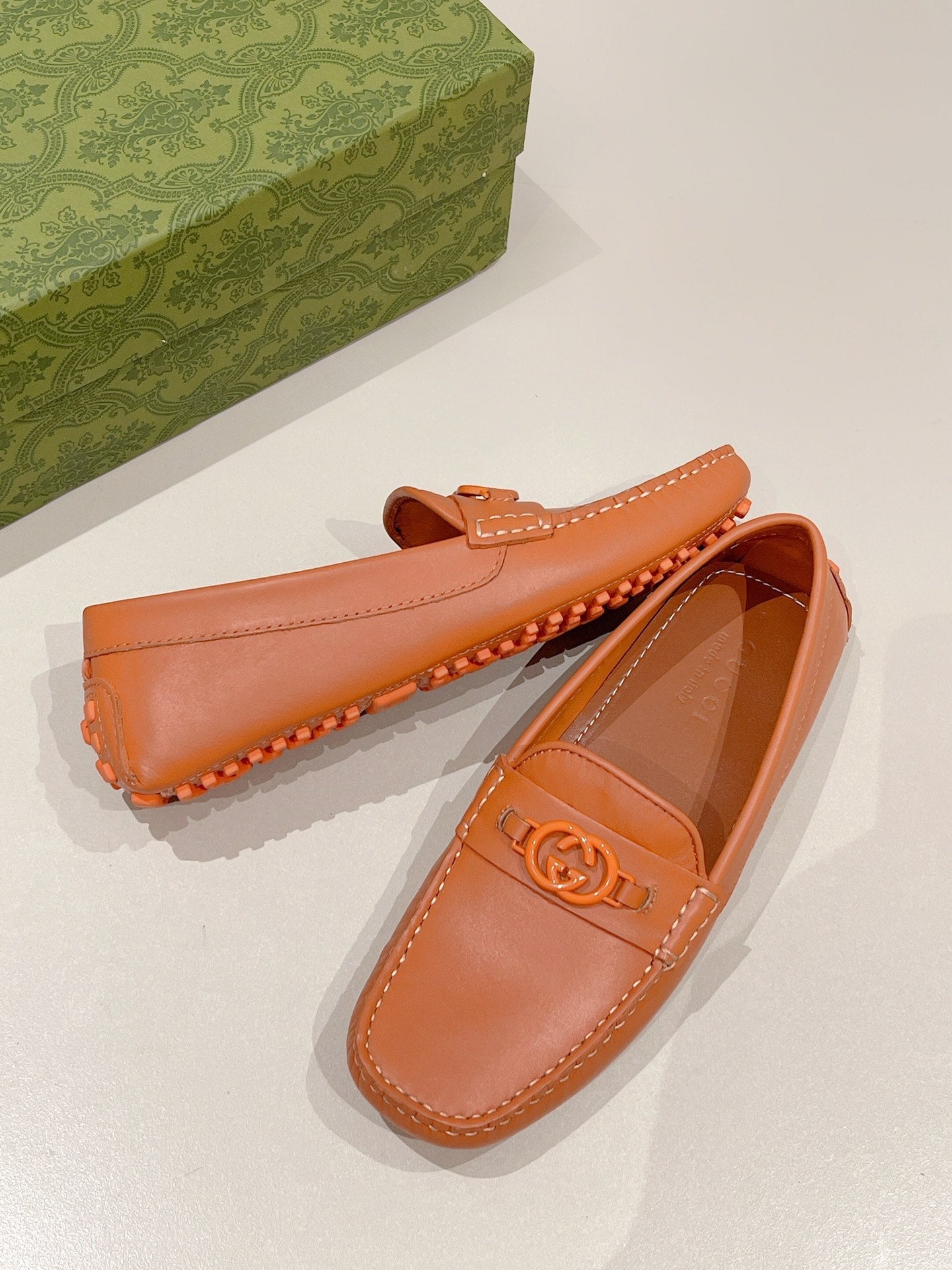 GG Men's Loafer Orange Calfskin 561758