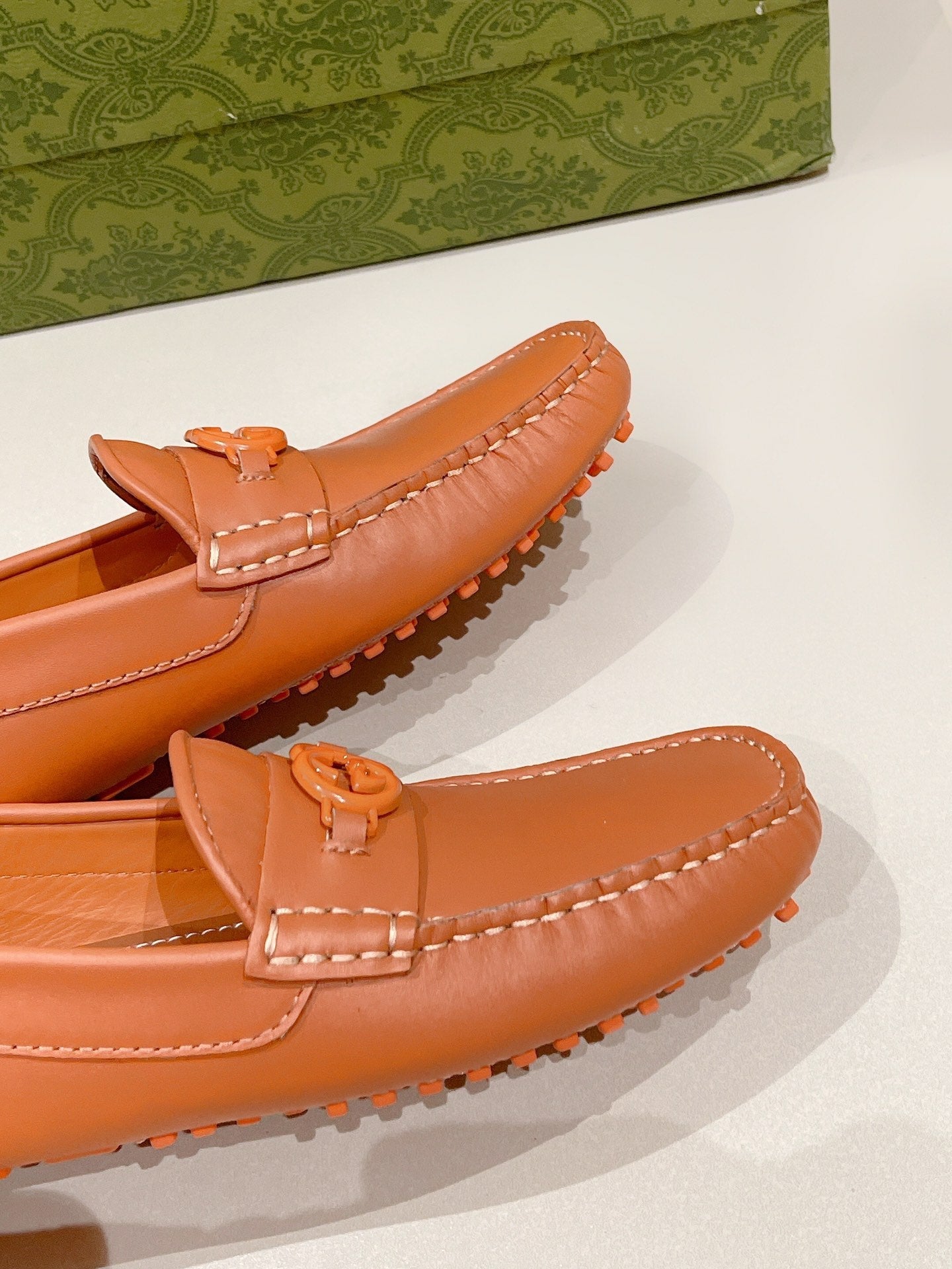 GG Men's Loafer Orange Calfskin 561758