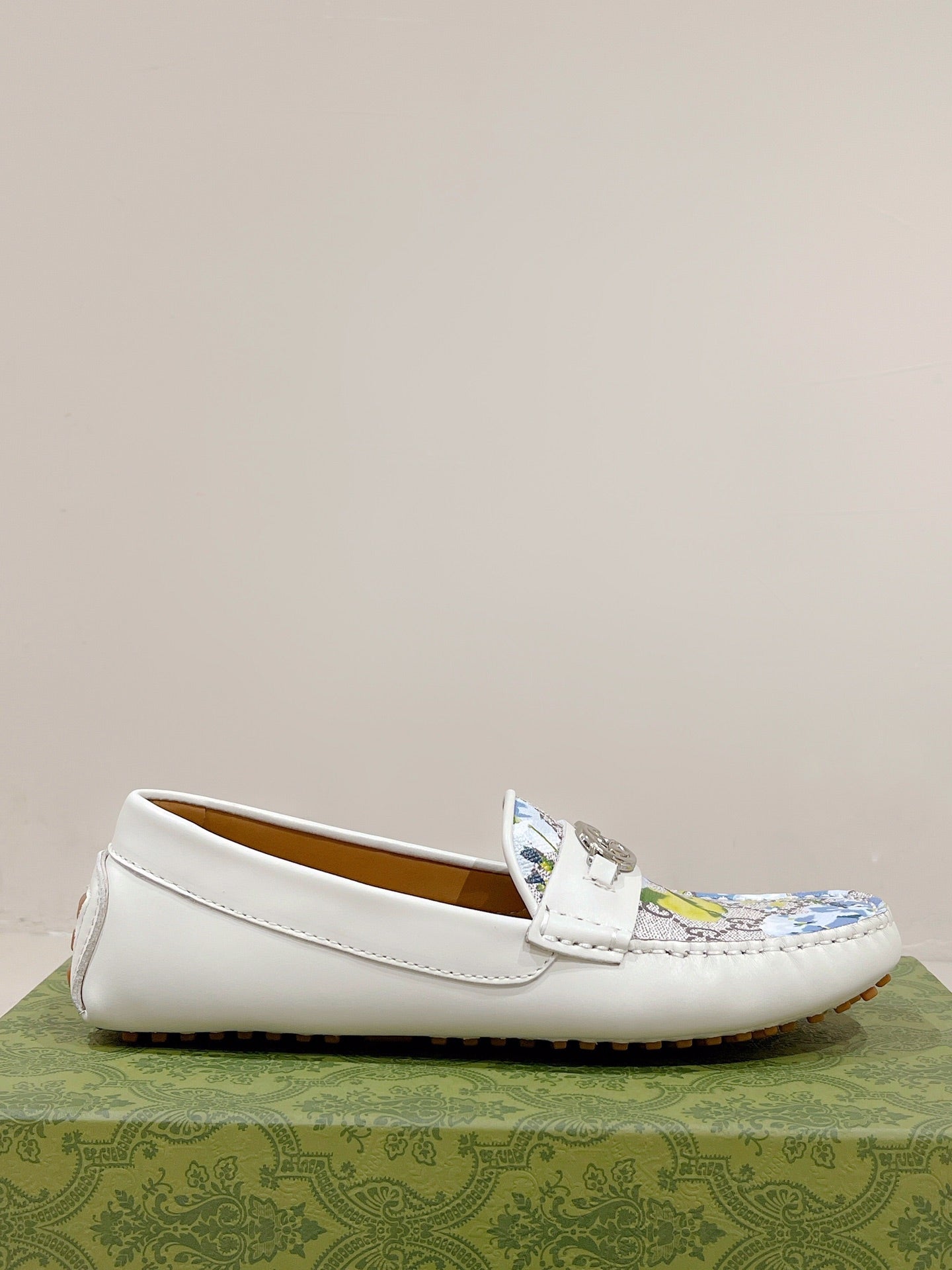 GG Men's Flower Loafer White Calfskin 561760