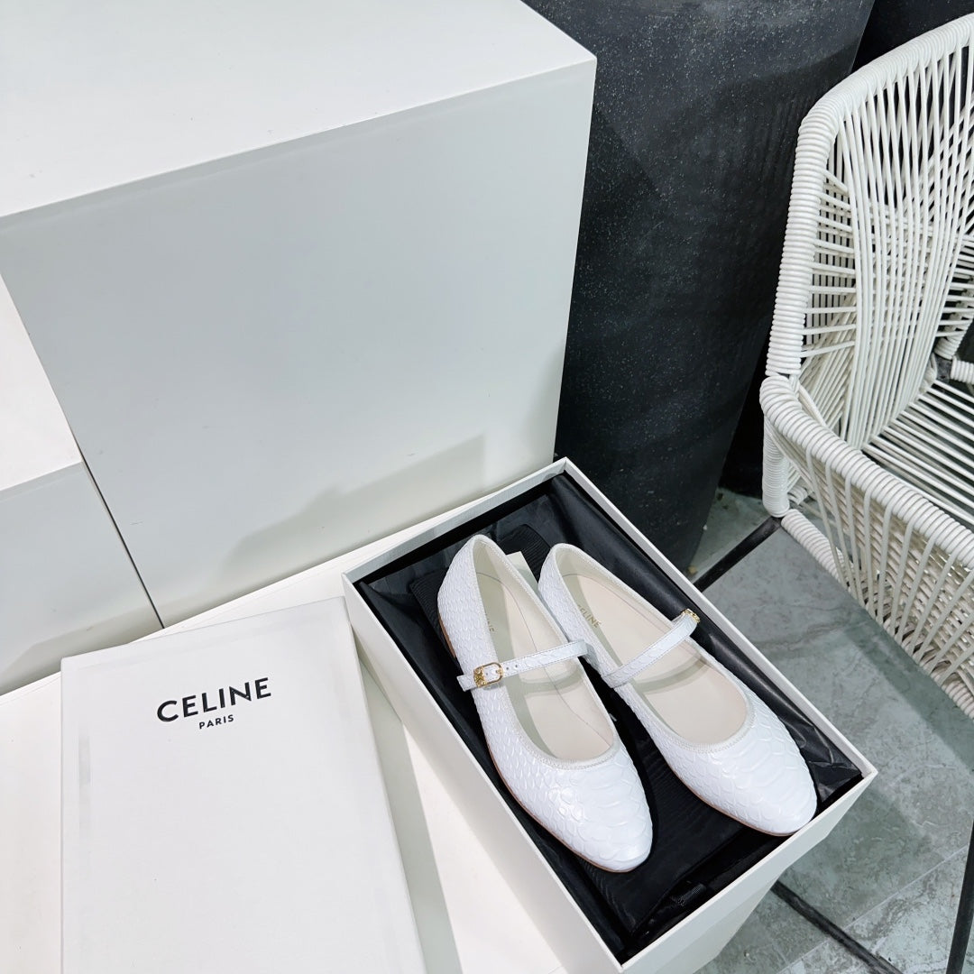 BALLET FLAT IN WHITE EMBOSSED CALFSKIN