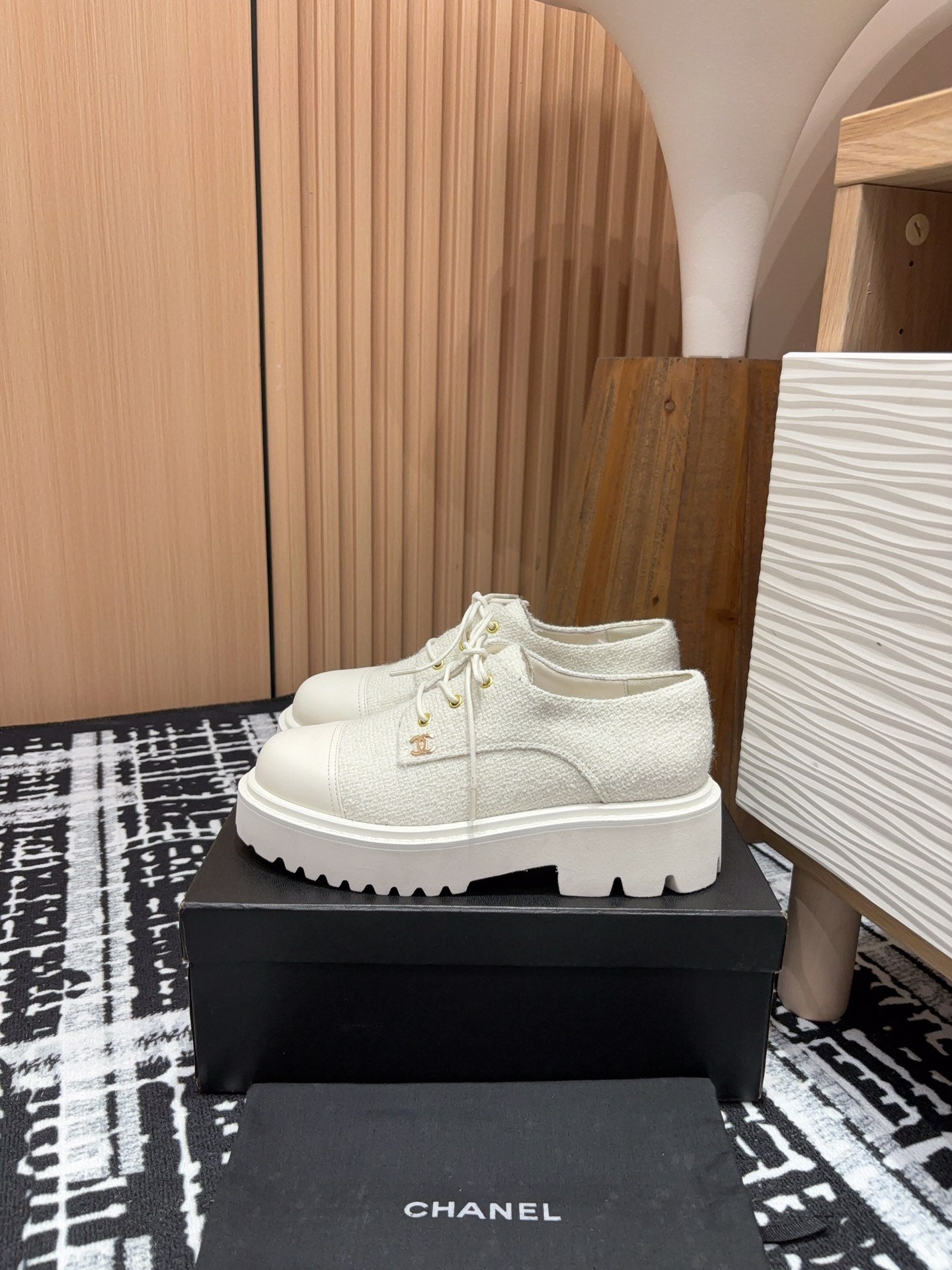 CC OXFORD SHOES IN WHITE TWEED AND CALFSKIN