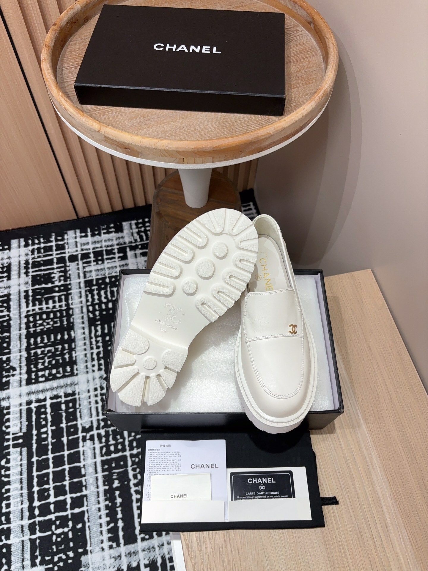 CC MOCCASINS IN WHITE CALFSKIN