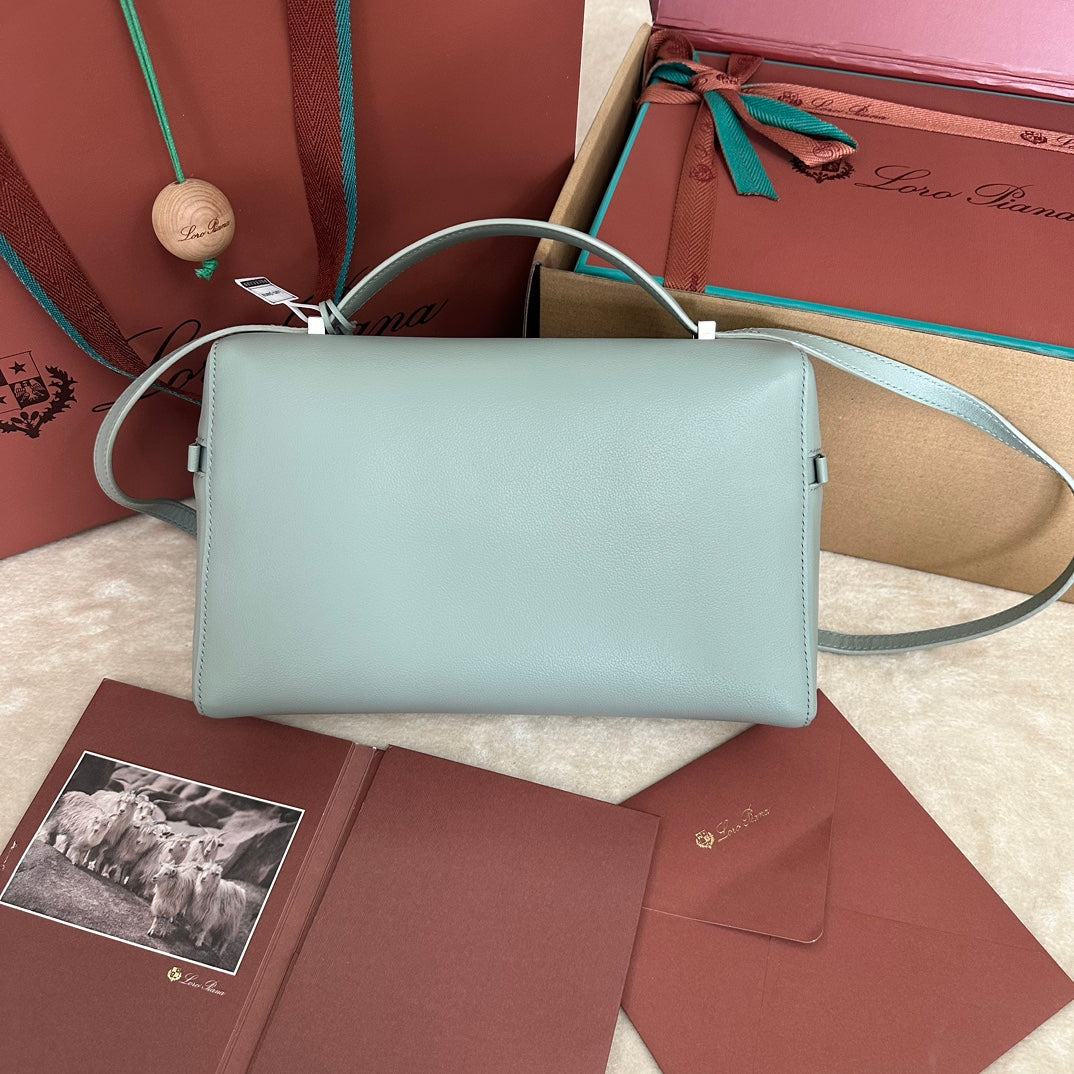 EXTRA BAG L27 IN POWDER BLUE SMOOTH CALFSKIN