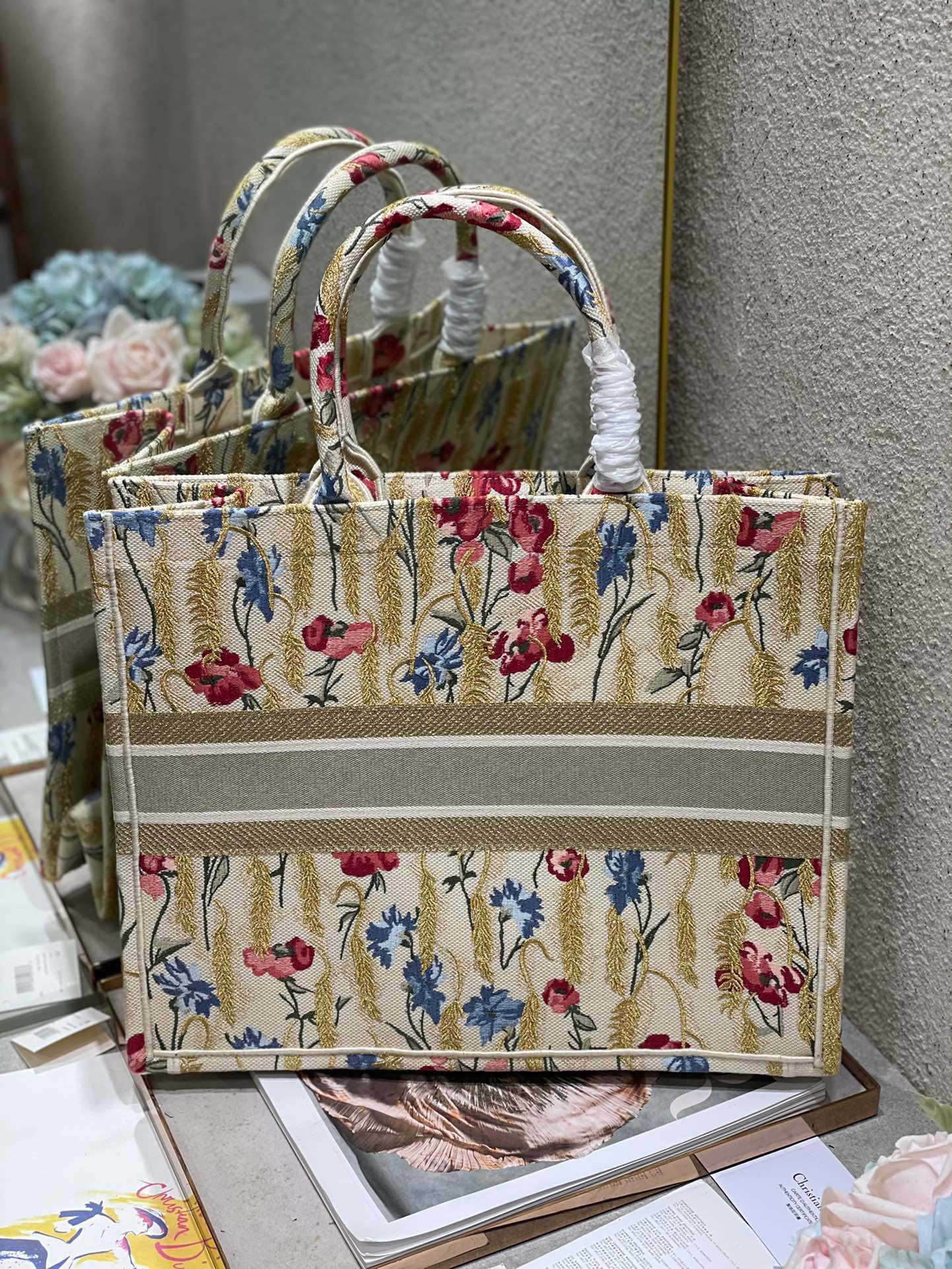 CD Hibiscus Book Tote 42cm Bag Canvas 336576