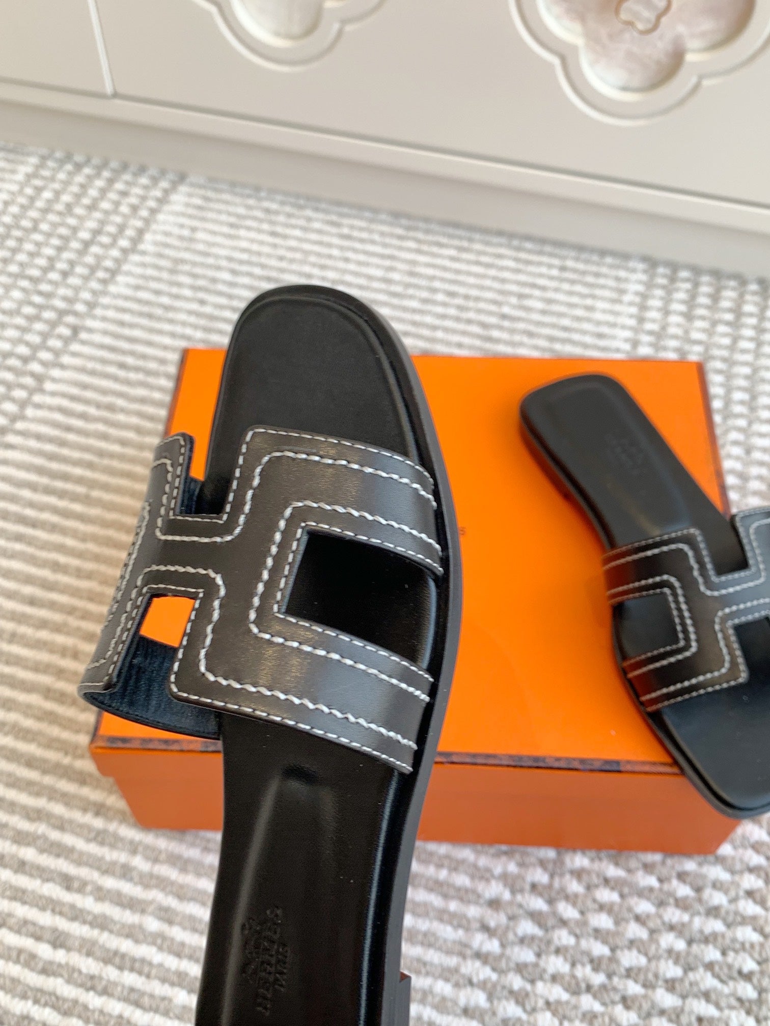 HM Oran Sandal Black Sheepskin 291397