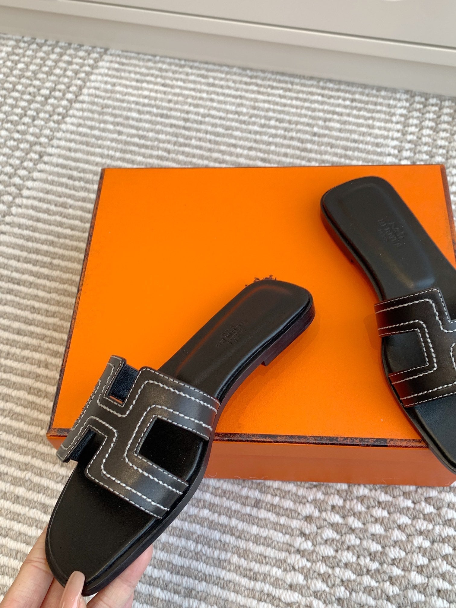 HM Oran Sandal Black Sheepskin 291397