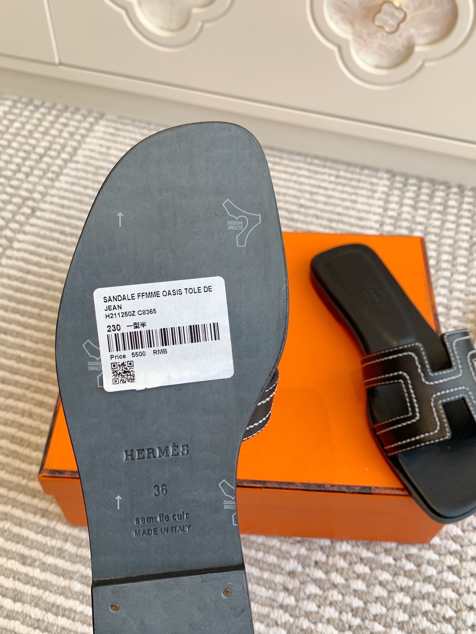 HM Oran Sandal Black Sheepskin 291397