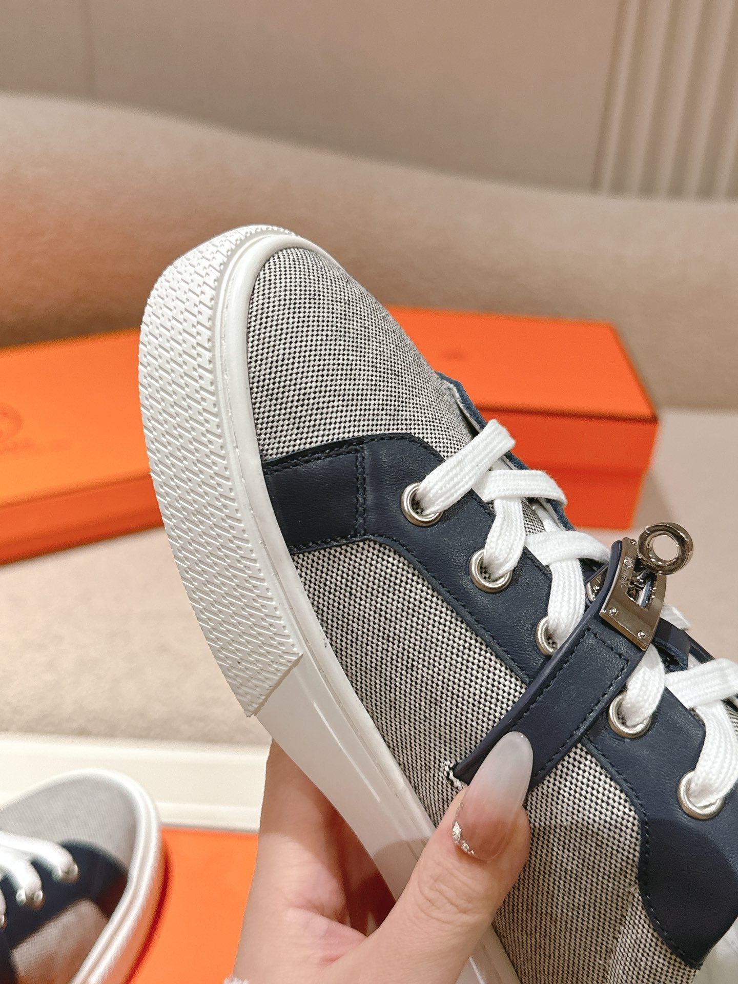 HM 25ss Kelly Buckle Sneakers Navy Blue Gray Cowhide Canvas 577489