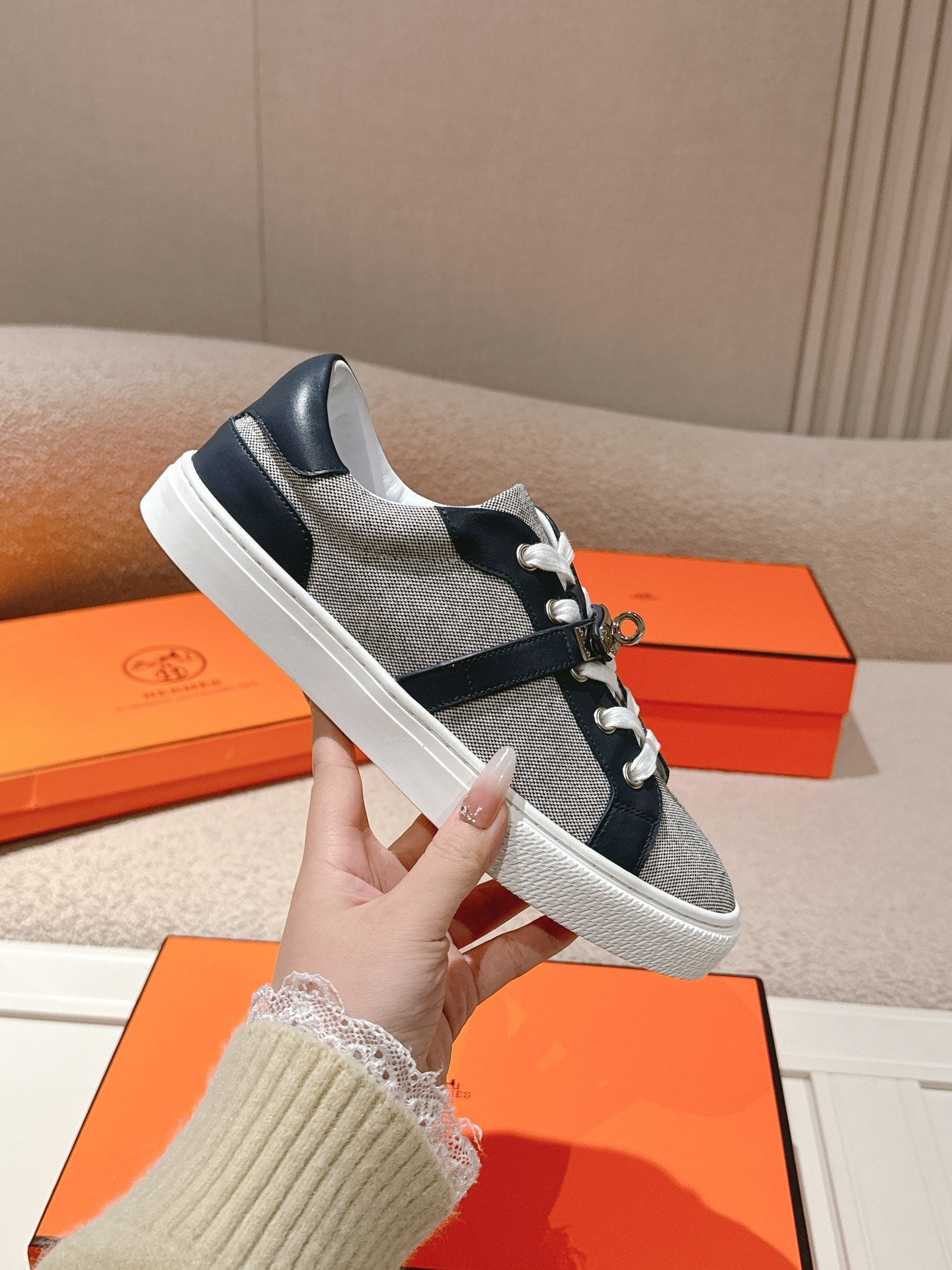 HM 25ss Kelly Buckle Sneakers Navy Blue Gray Cowhide Canvas 577489