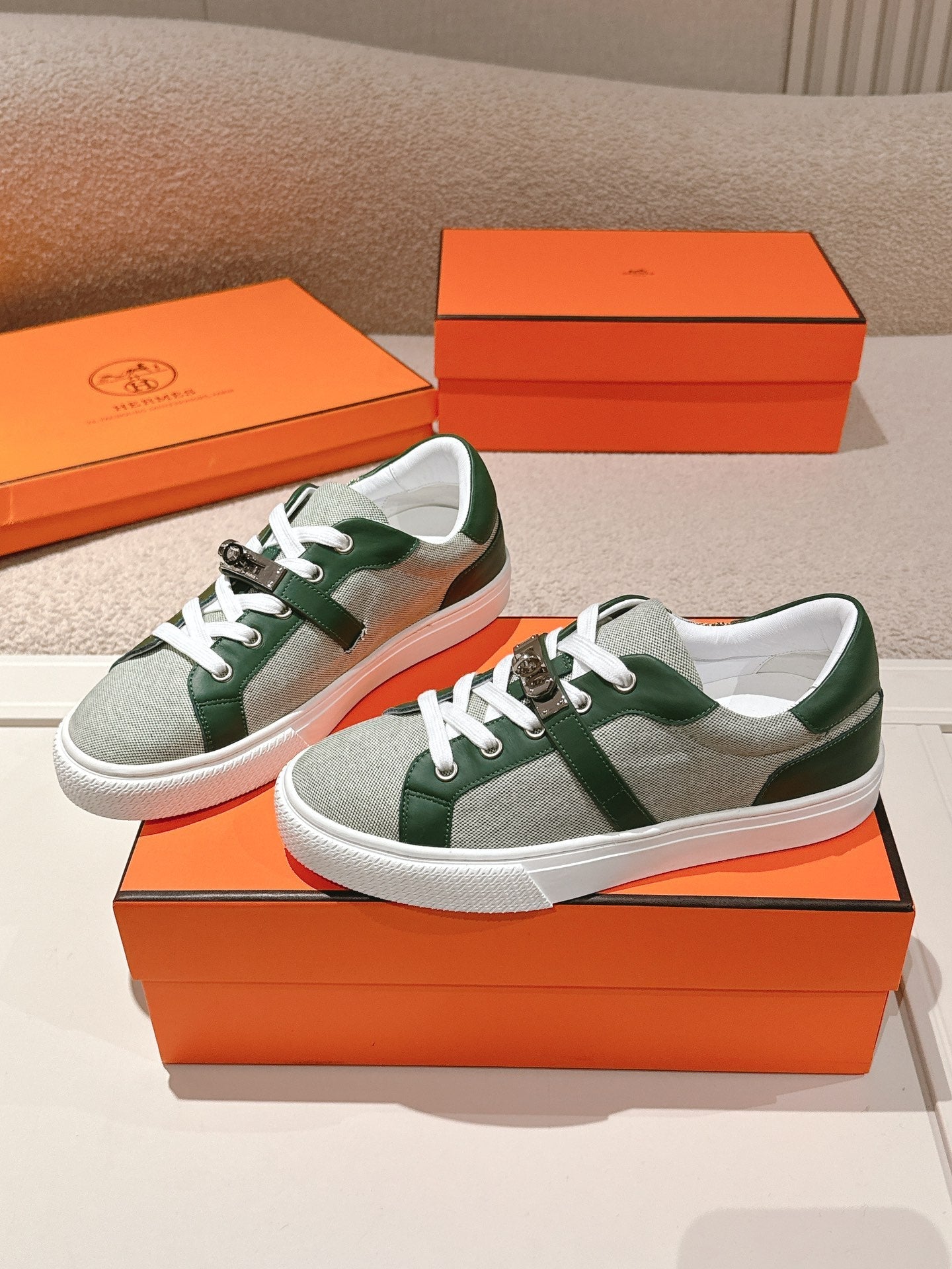 HM 25ss Kelly Buckle Sneakers Green Gray Cowhide Canvas 577492