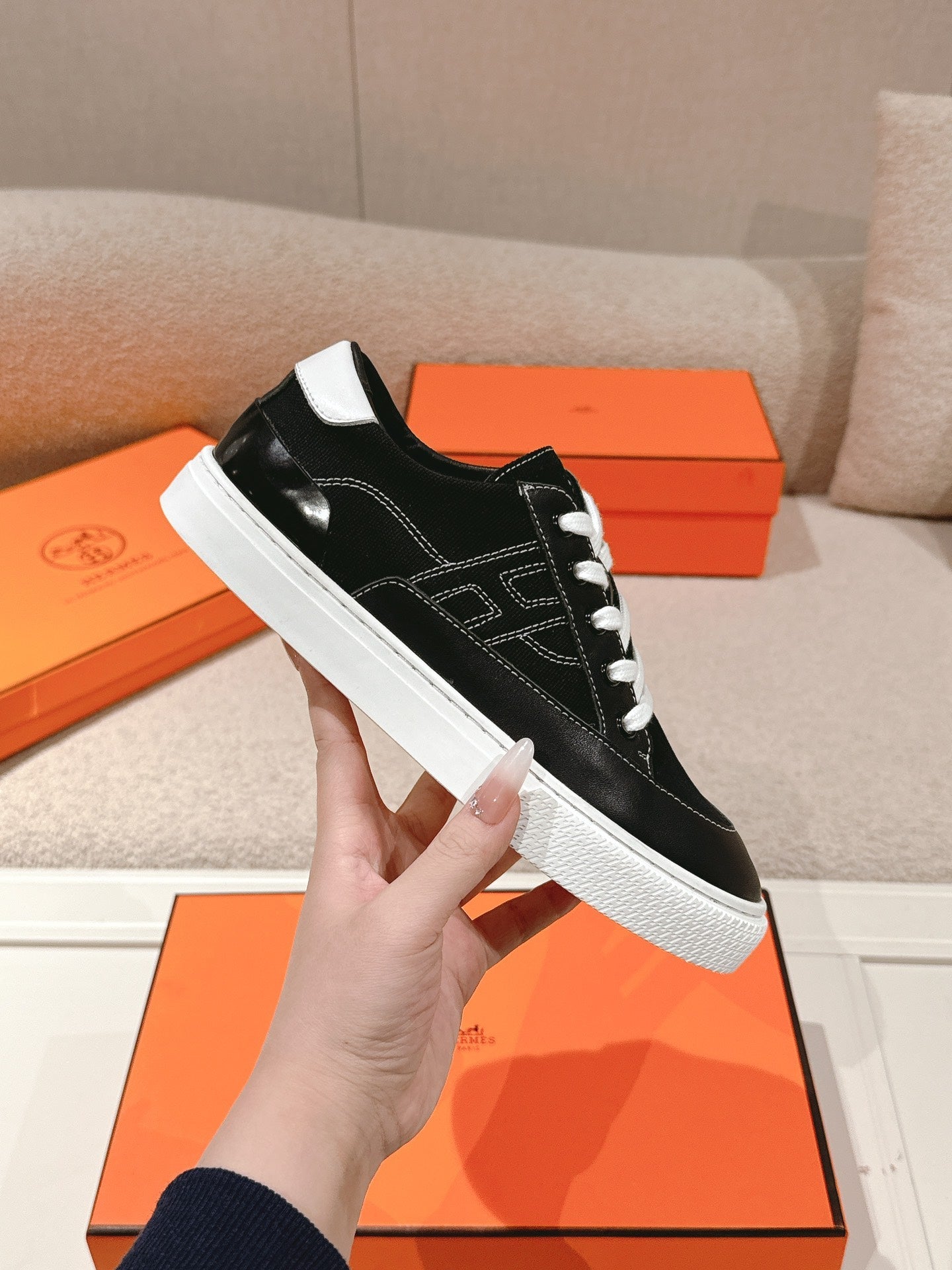 HM 25ss Sneakers Black Cowhide 577537