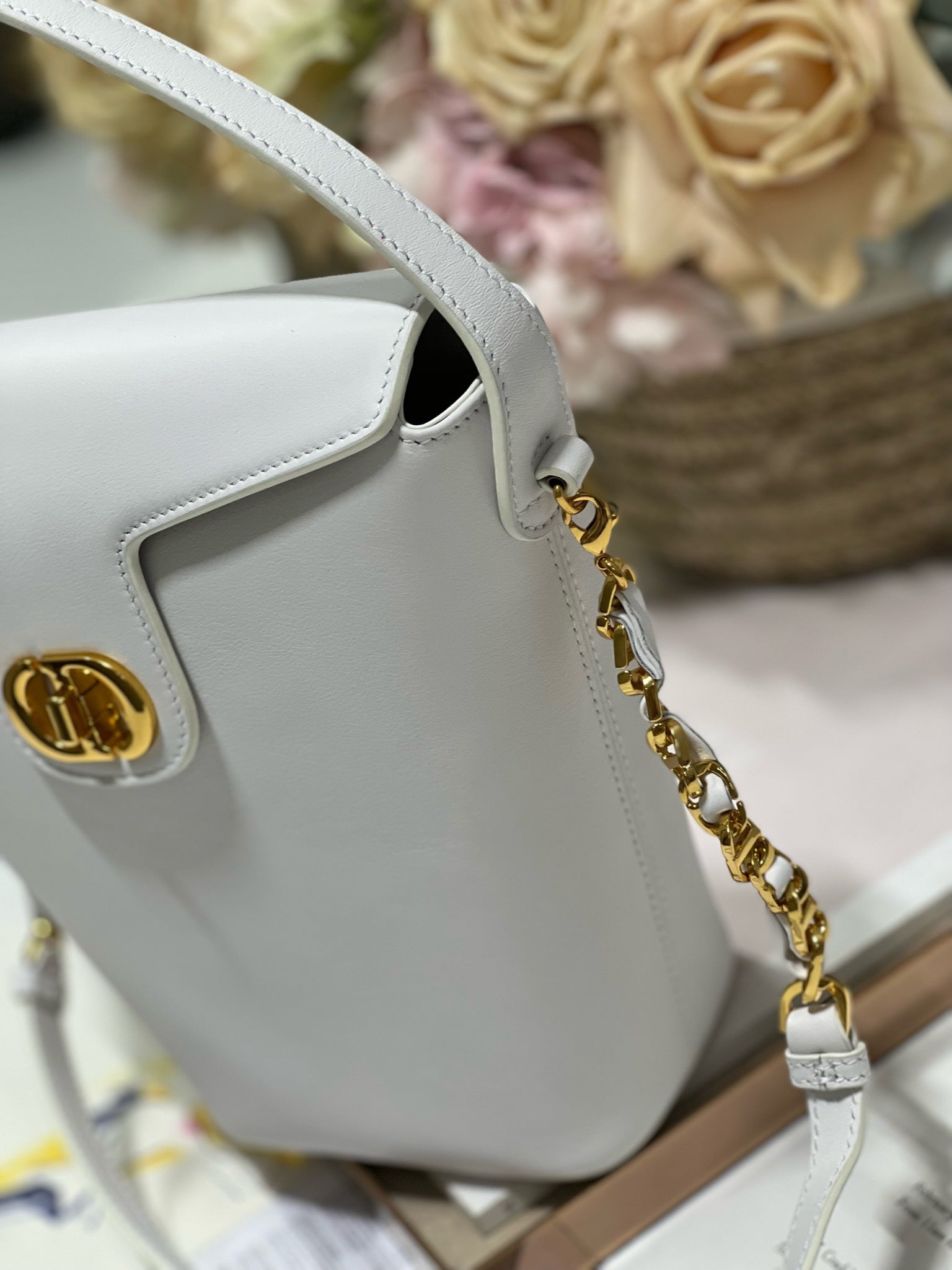 CD  Montaigne Large Chain Bucket Bag White Calfskin 336797