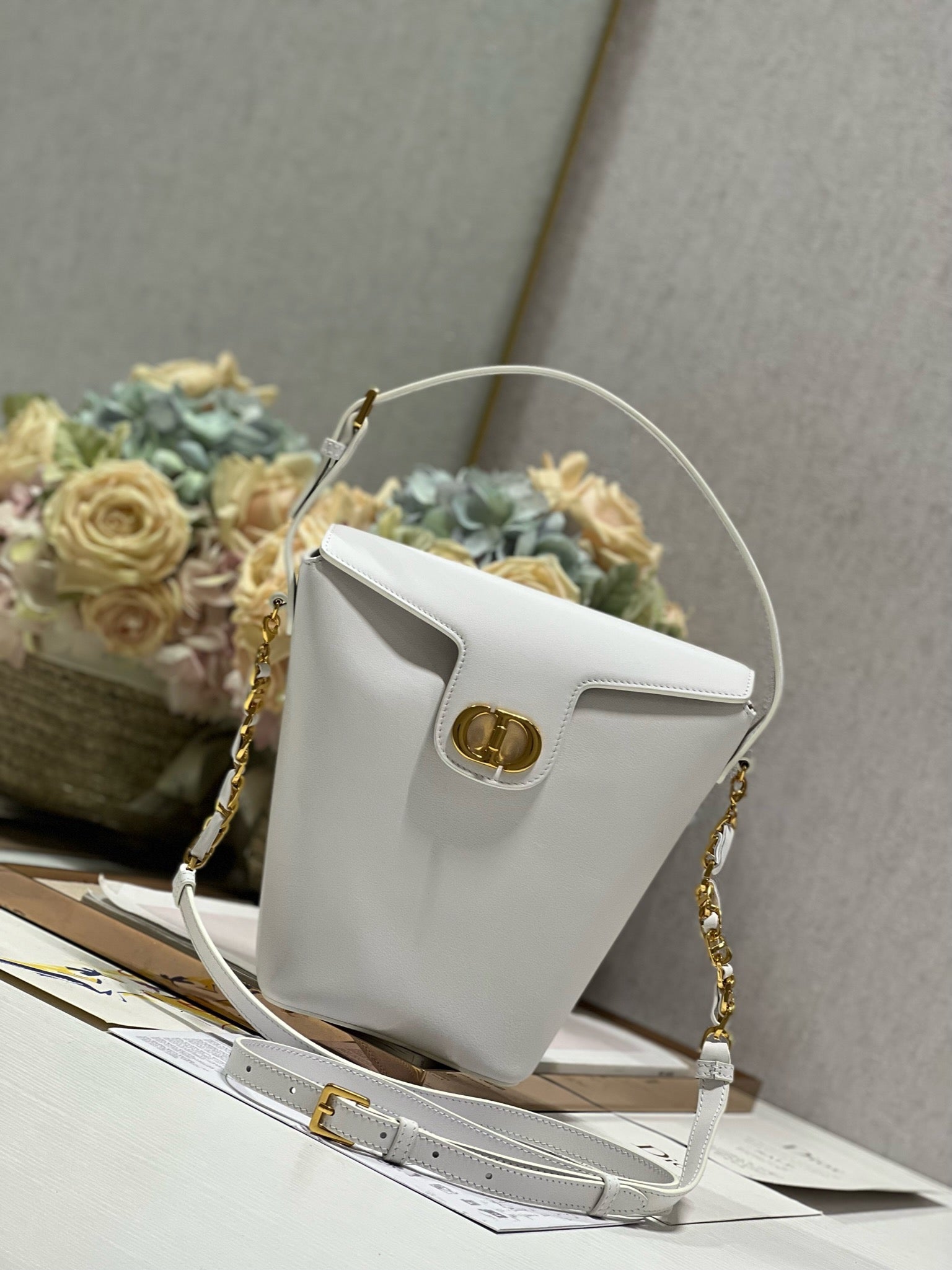 CD  Montaigne Large Chain Bucket Bag White Calfskin 336797