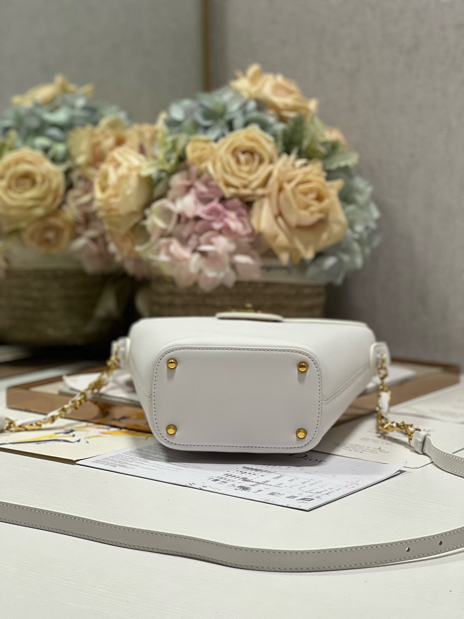 CD  Montaigne Large Chain Bucket Bag White Calfskin 336797