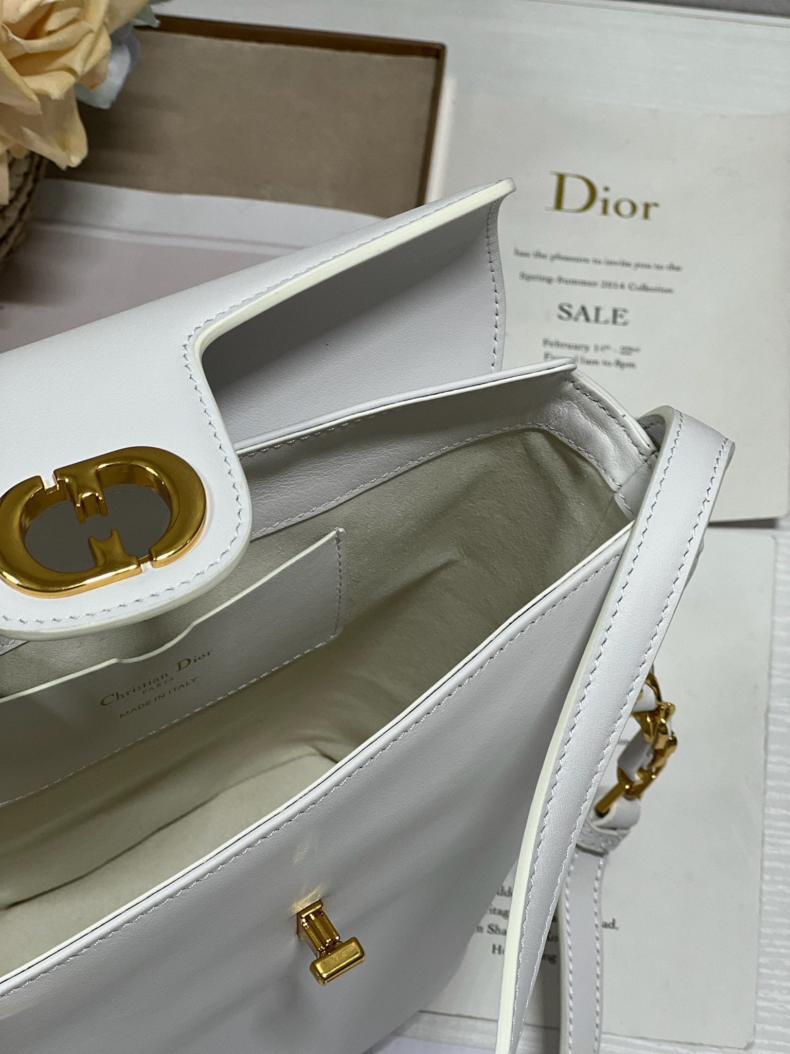 CD  Montaigne Large Chain Bucket Bag White Calfskin 336797