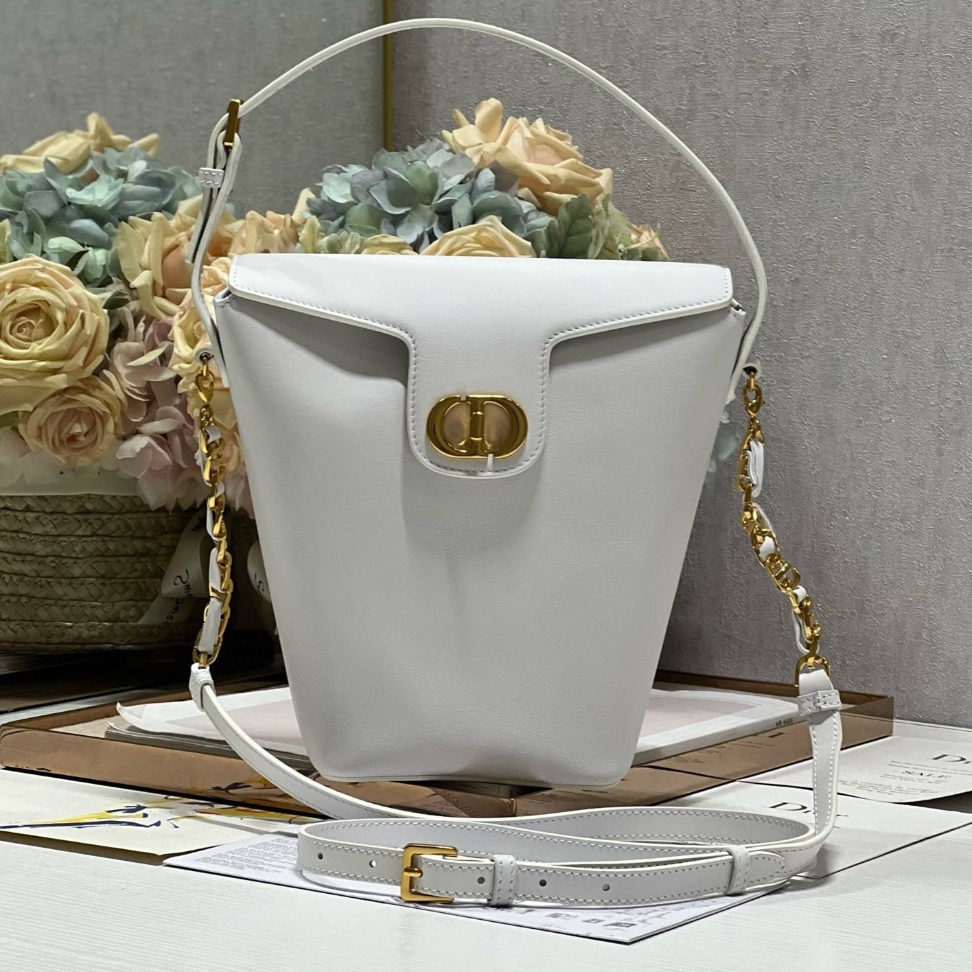 CD  Montaigne Large Chain Bucket Bag White Calfskin 336797