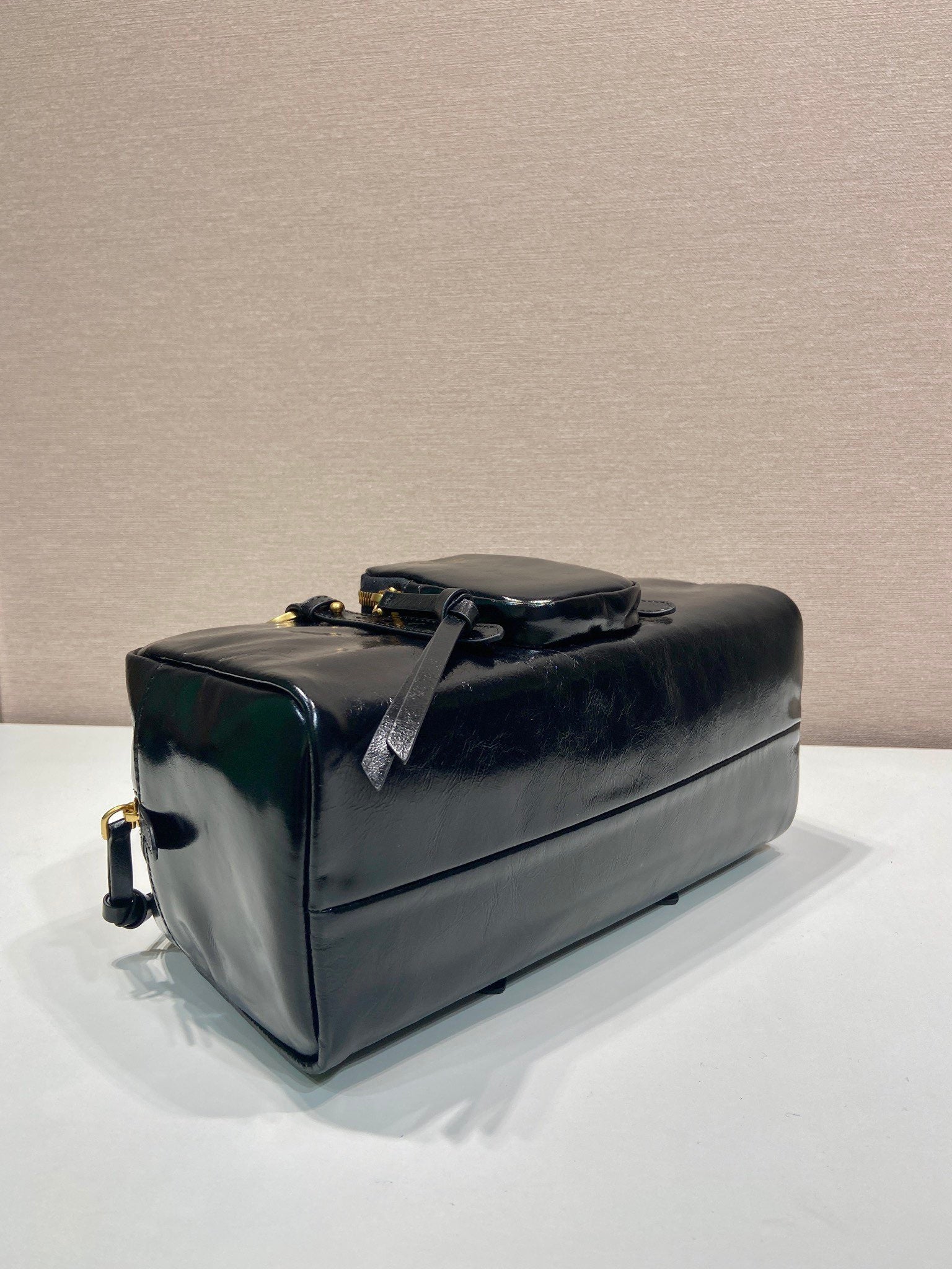 LARGE RECTANGULAR BAG 30 IN BLACK OIL WAX LAMBSKIN GOLD HARDWARE