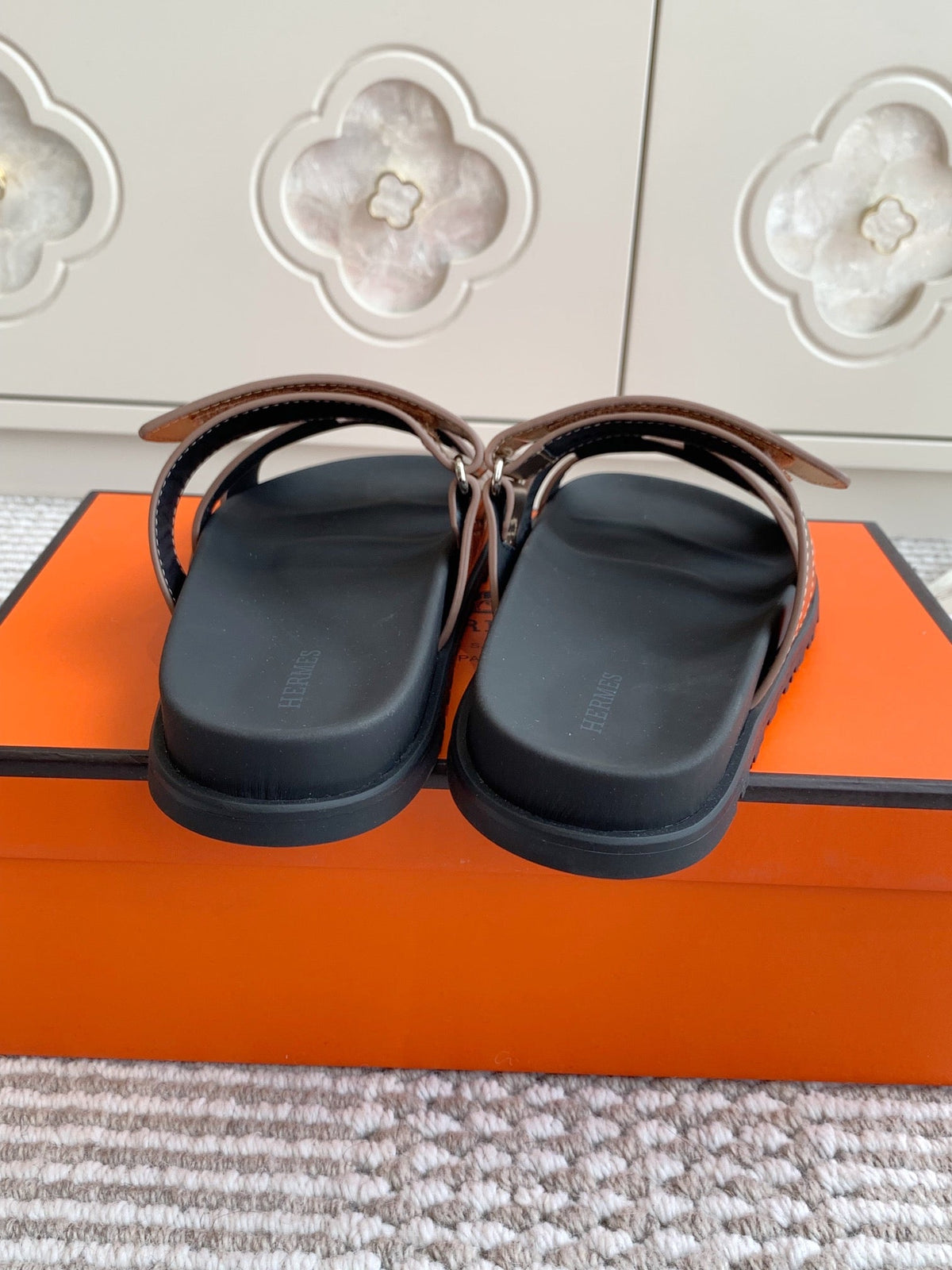 Hermes 2026 Chypre Sandal Grained Goatskin With Metallic Finish 982174