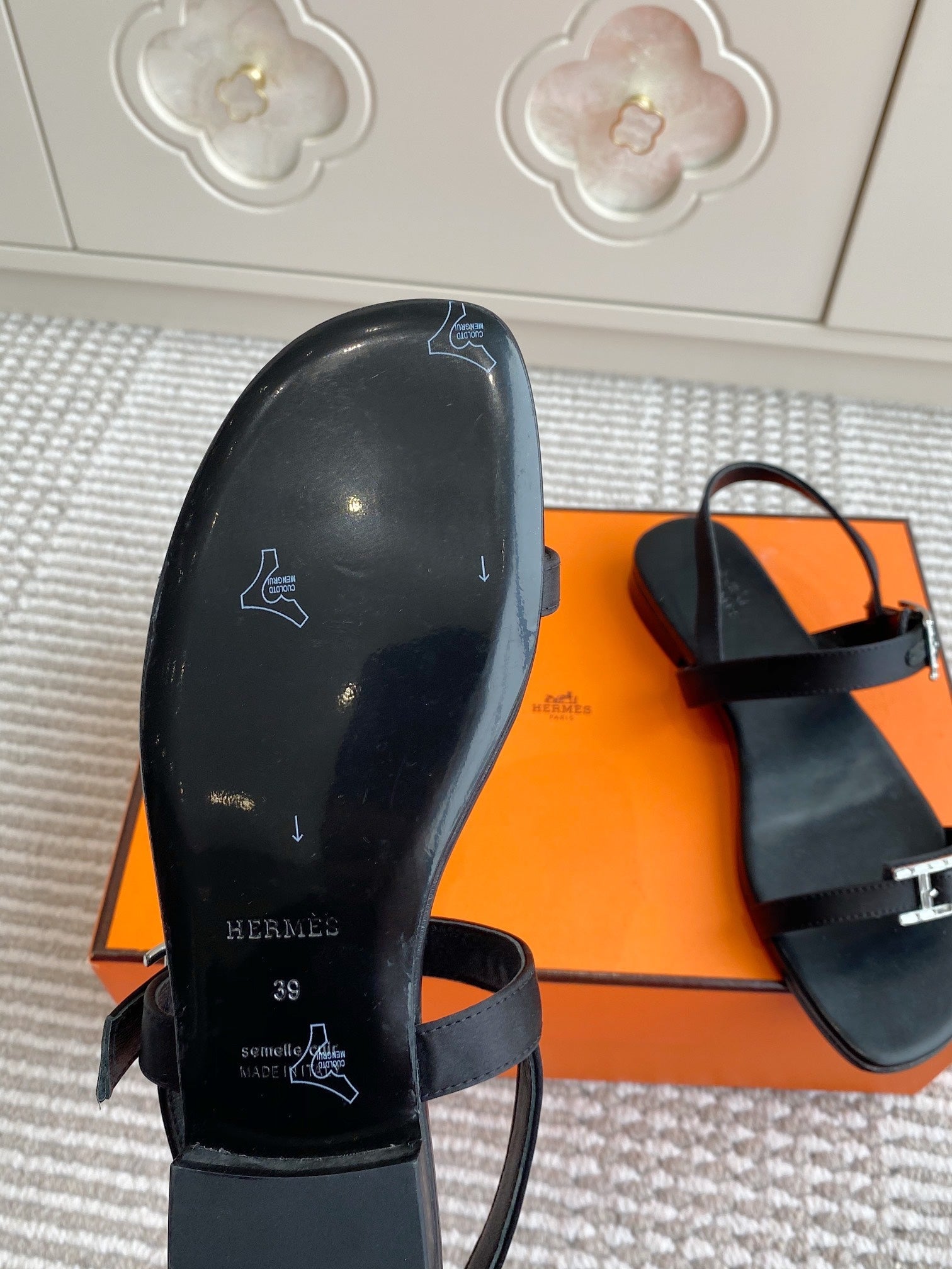 HM Cristal Sandals Black Calfskin 291448