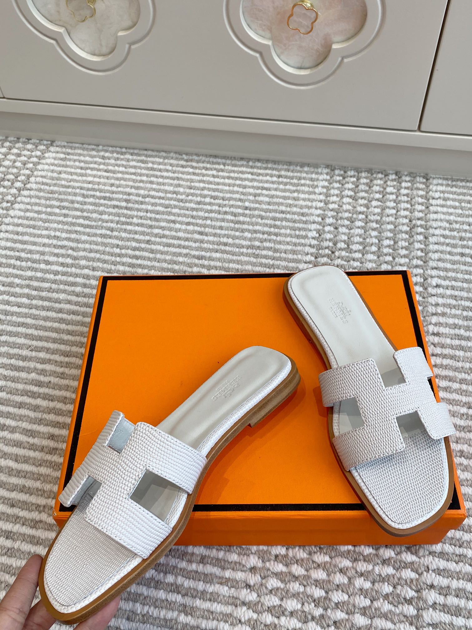 HM Oran Sandal White Sheepskin 291398