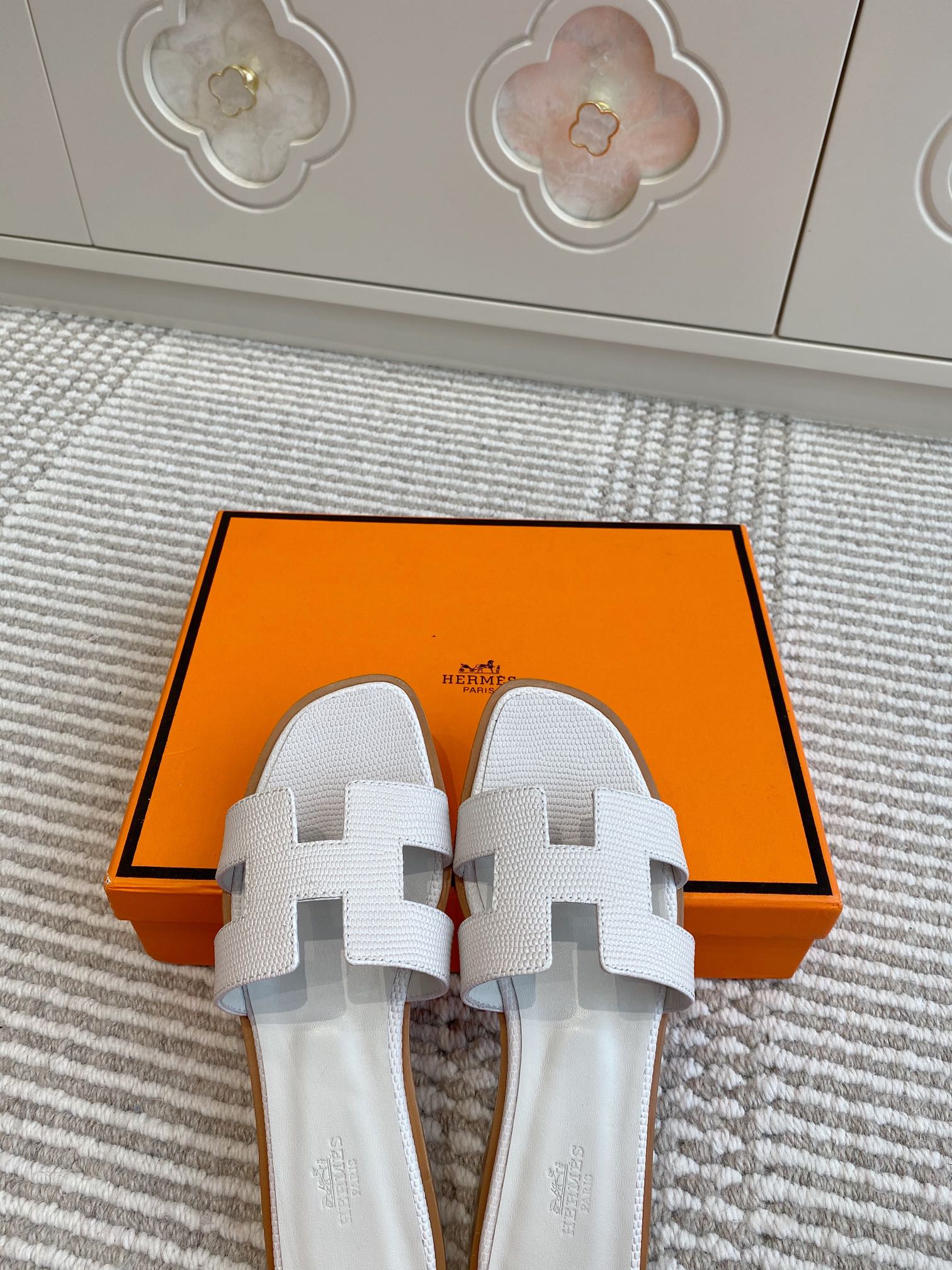 HM Oran Sandal White Sheepskin 291398