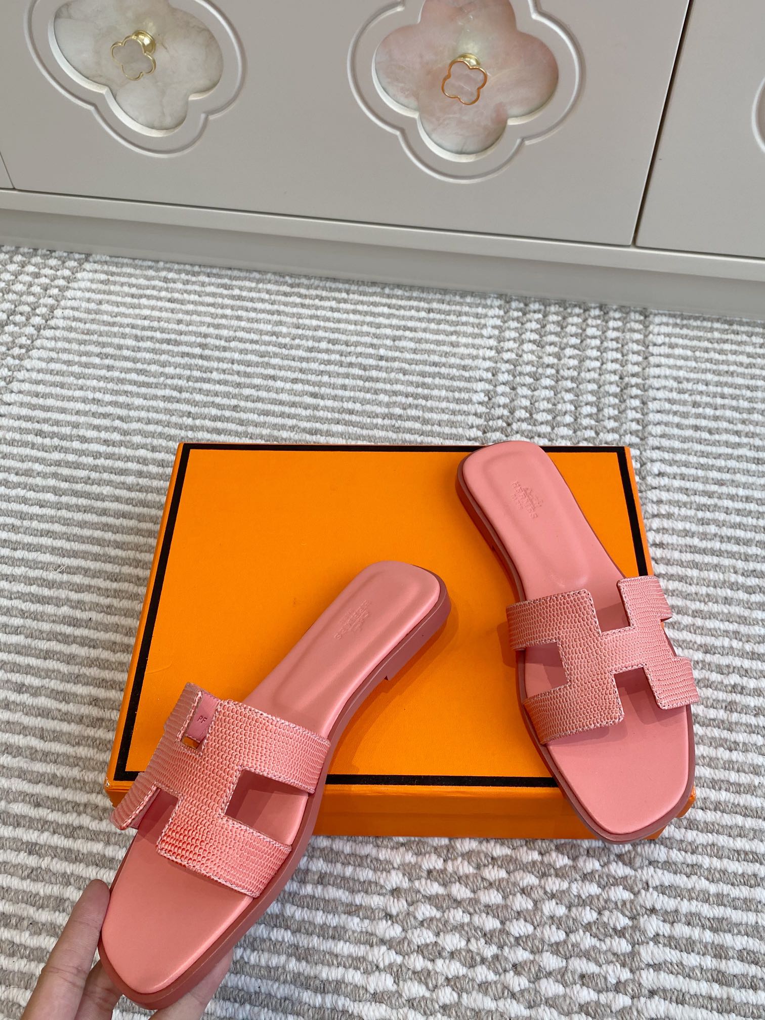 HM Oran Sandal Pink Sheepskin 291400