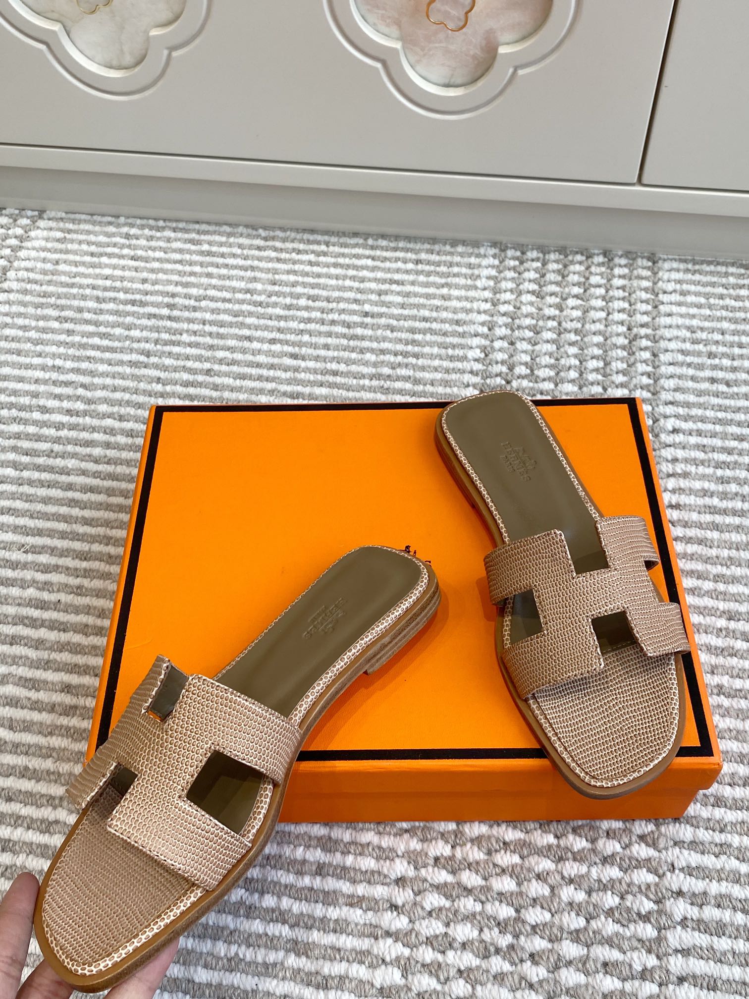 HM Oran Sandal Beige Sheepskin 291401