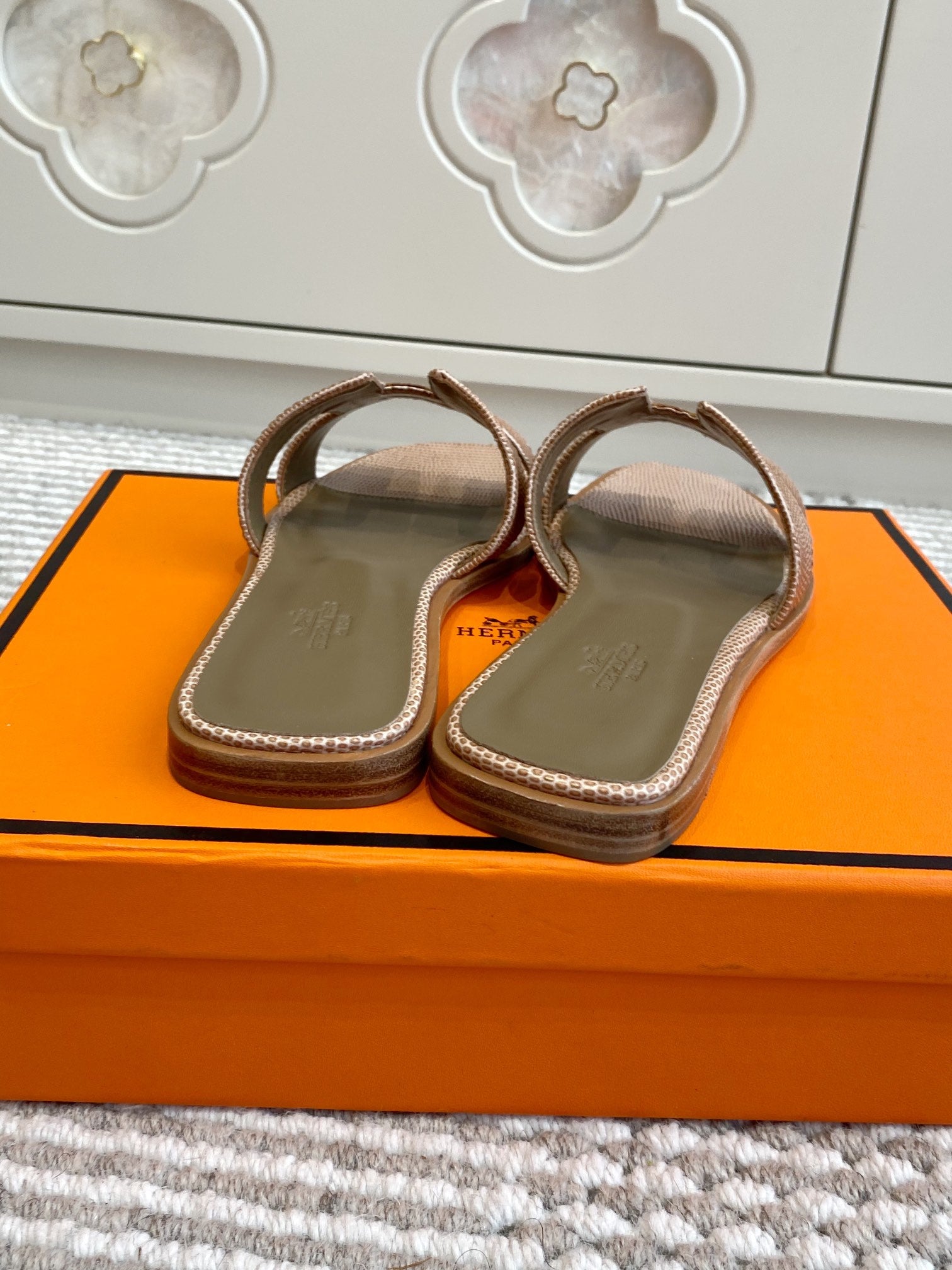 HM Oran Sandal Beige Sheepskin 291401