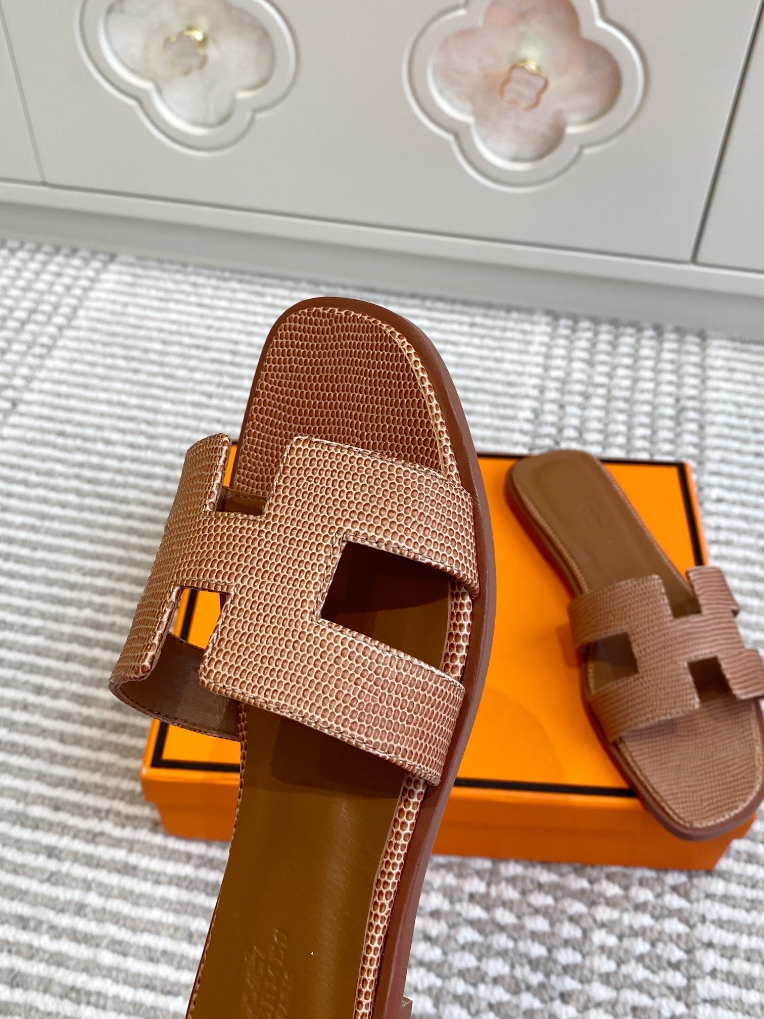 HM Oran Sandal Brown Sheepskin 291402