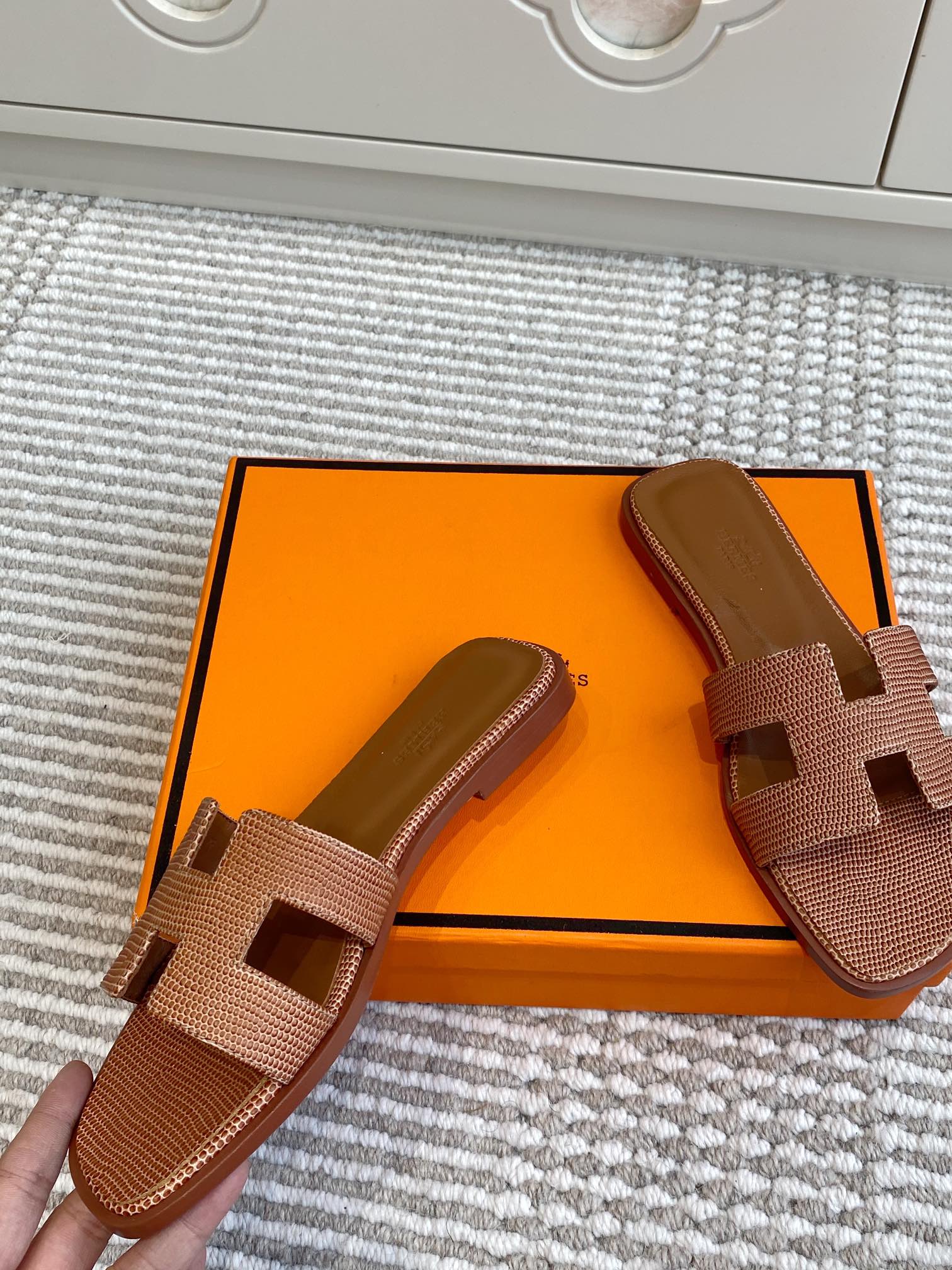 HM Oran Sandal Brown Sheepskin 291402