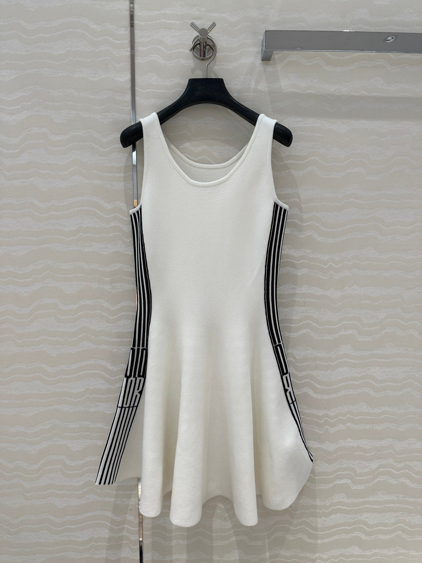 CD U-neck Large A-line Skirt White Viscose Polyamide