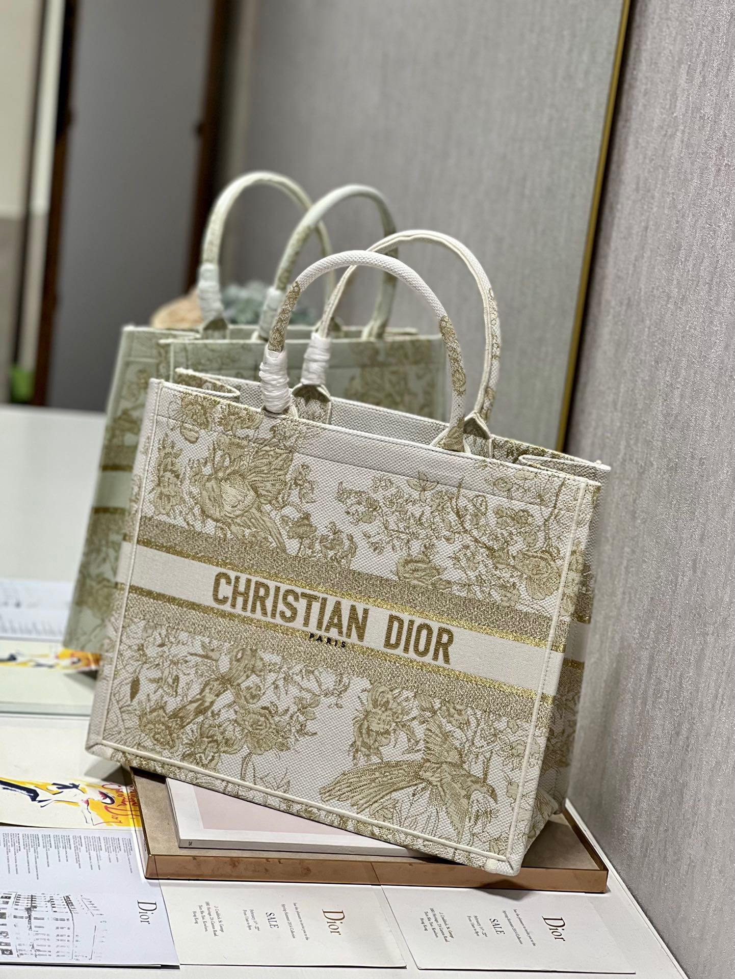 CD Golden Magpie Book Tote 42cm Bag Canvas 336588