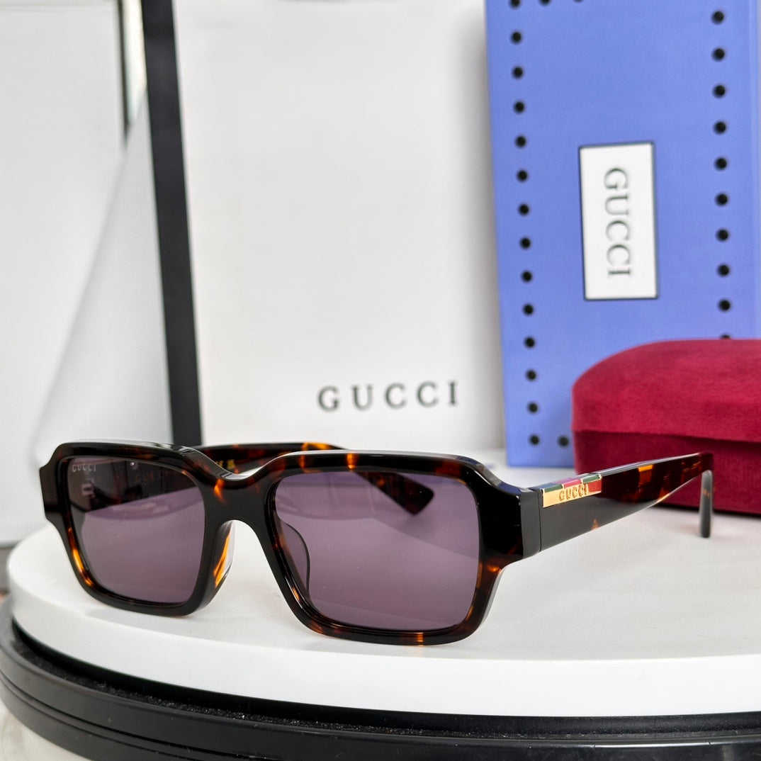 Gucci Sunglasses 679444